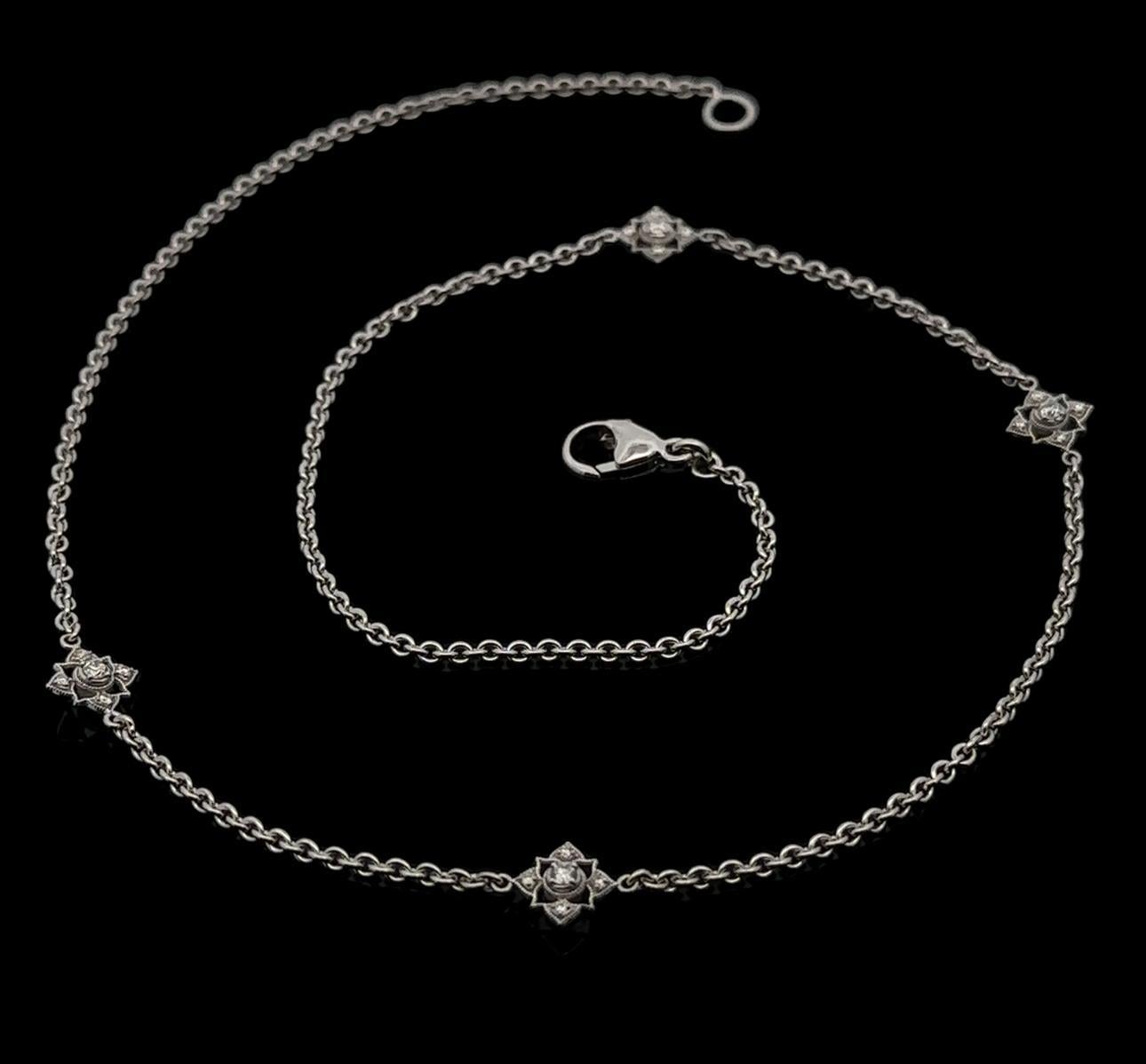 Collana A Link in oro bianco con diamanti da 0,40 carati e stazione floreale reversibile da 16 pollici In condizioni ottime in vendita a Montclair, NJ