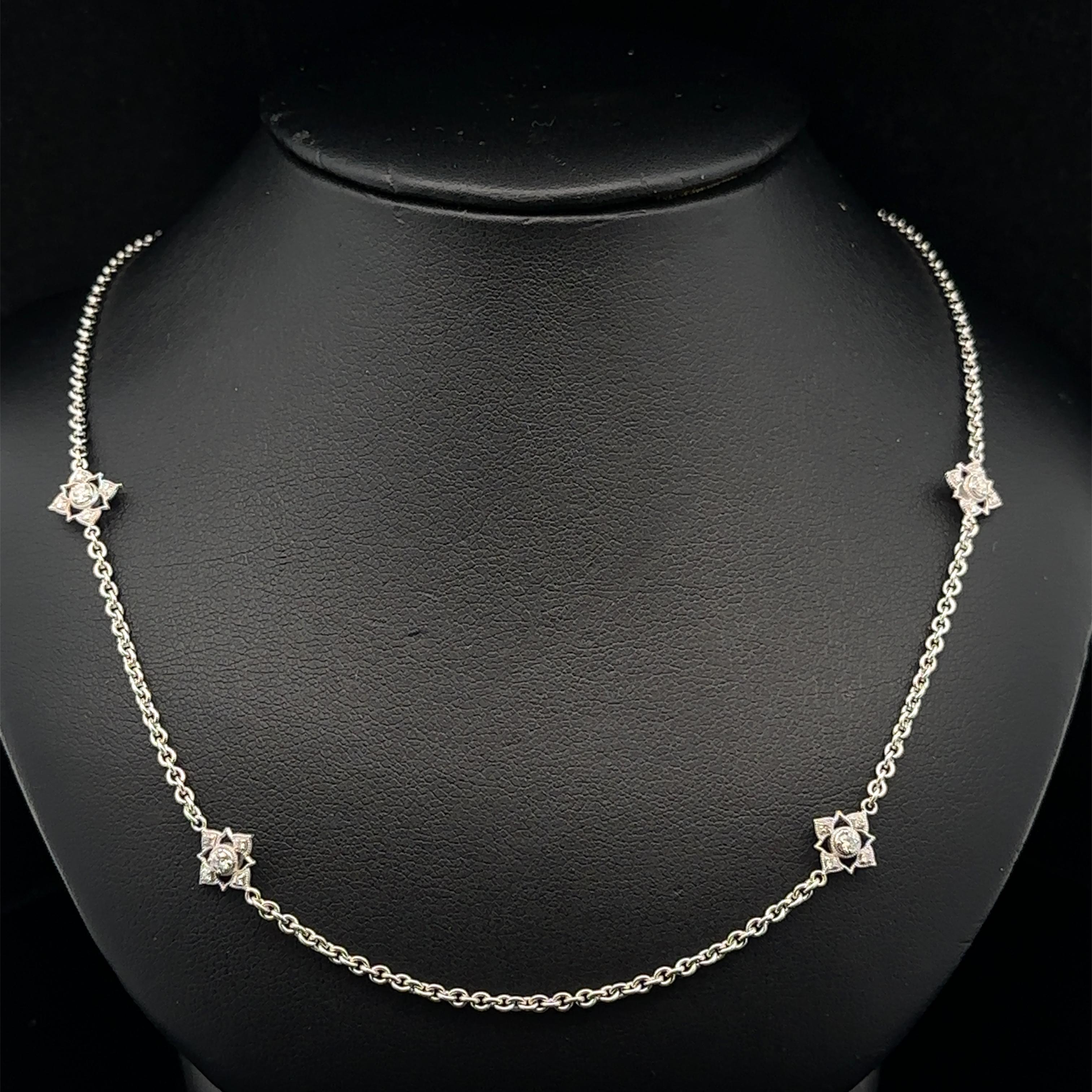 Donna Collana A Link in oro bianco con diamanti da 0,40 carati e stazione floreale reversibile da 16 pollici in vendita