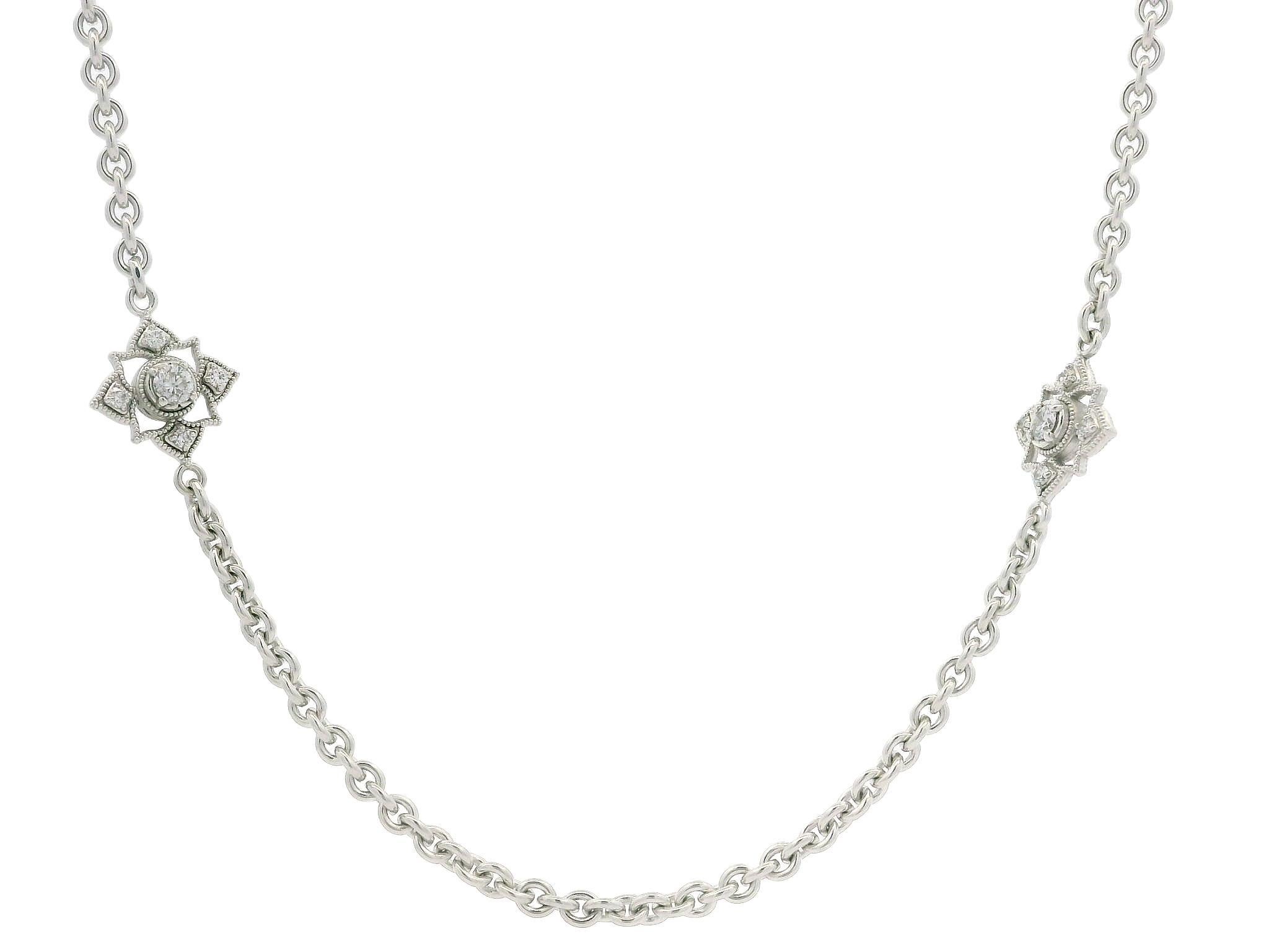 Collana A Link in oro bianco con diamanti da 0,40 carati e stazione floreale reversibile da 16 pollici in vendita 1