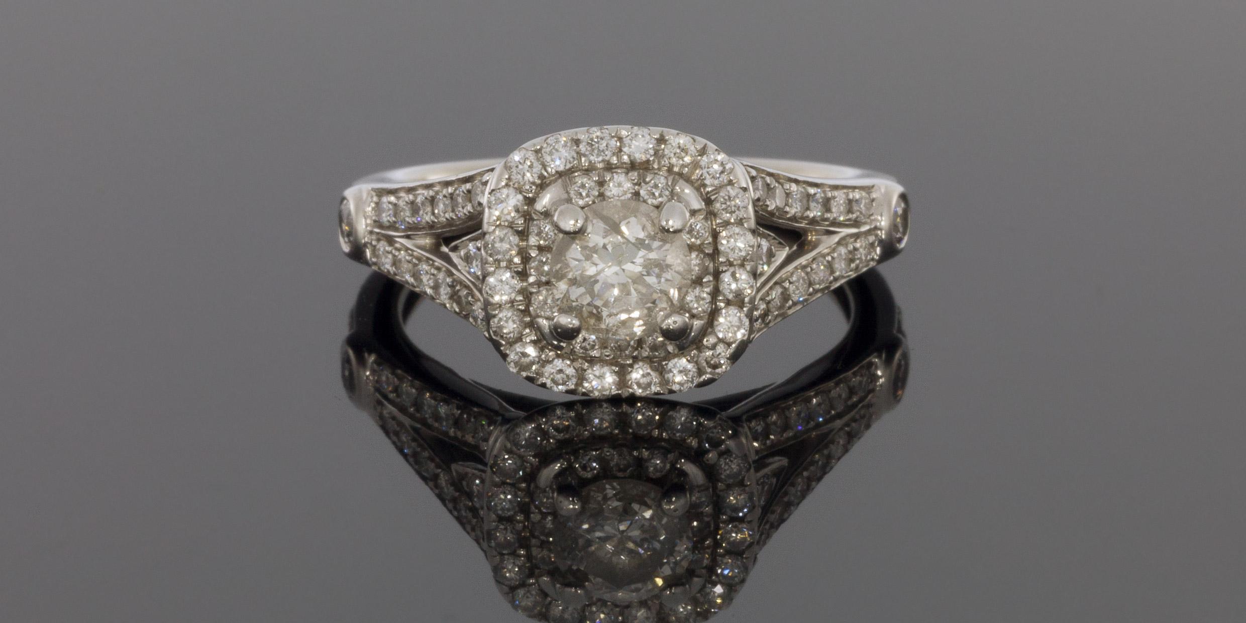 Round Cut White Gold 0.95 Carat Round Diamond Halo Engagement Ring