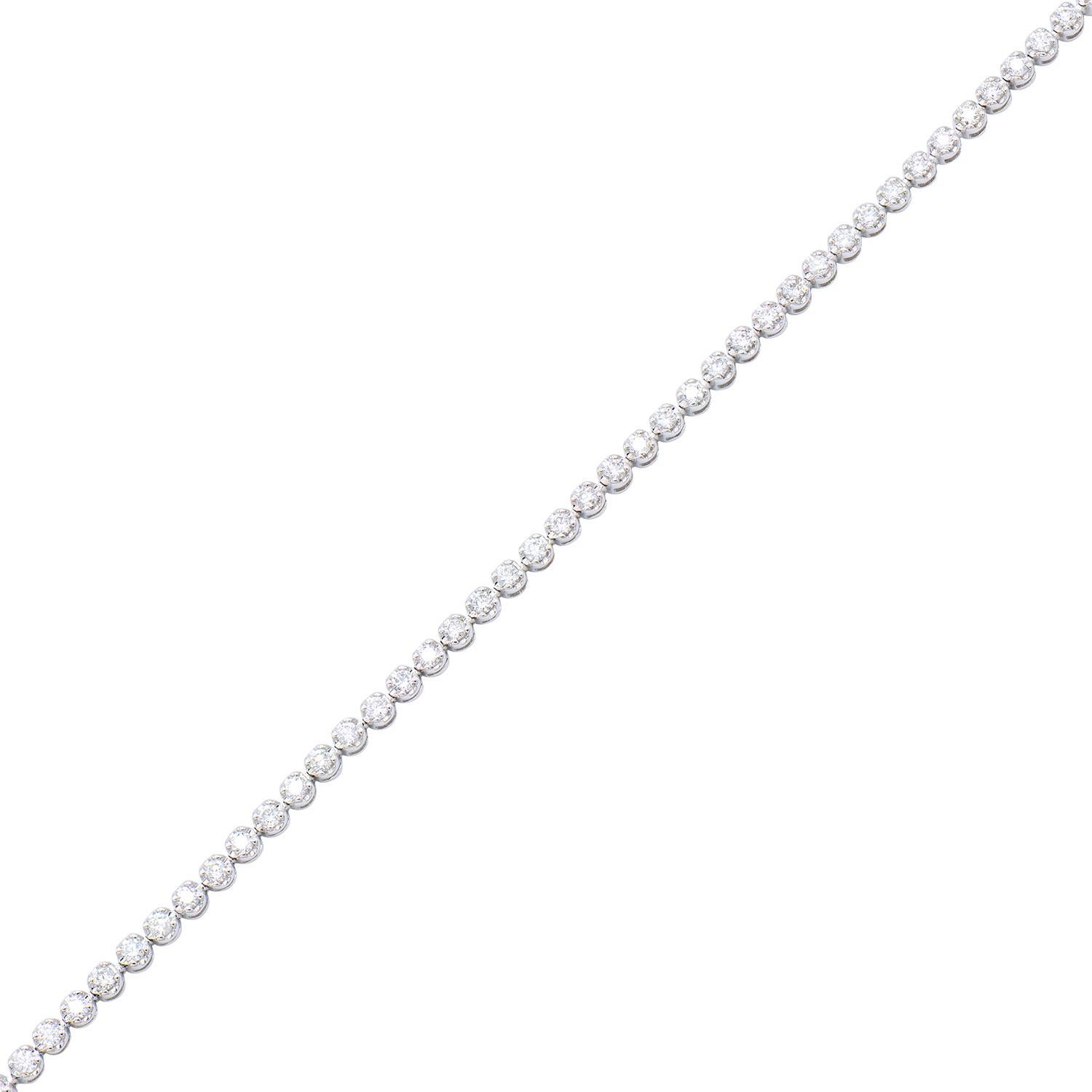 With this exquisite diamond bangle, style and glamour are in the spotlight. This 14-karat white gold tennis bracelet is made from 3.9 grams of gold. The top is adorned with one row of SI1-0SI2, GH color diamonds made out of 72diamonds totaling 1.00