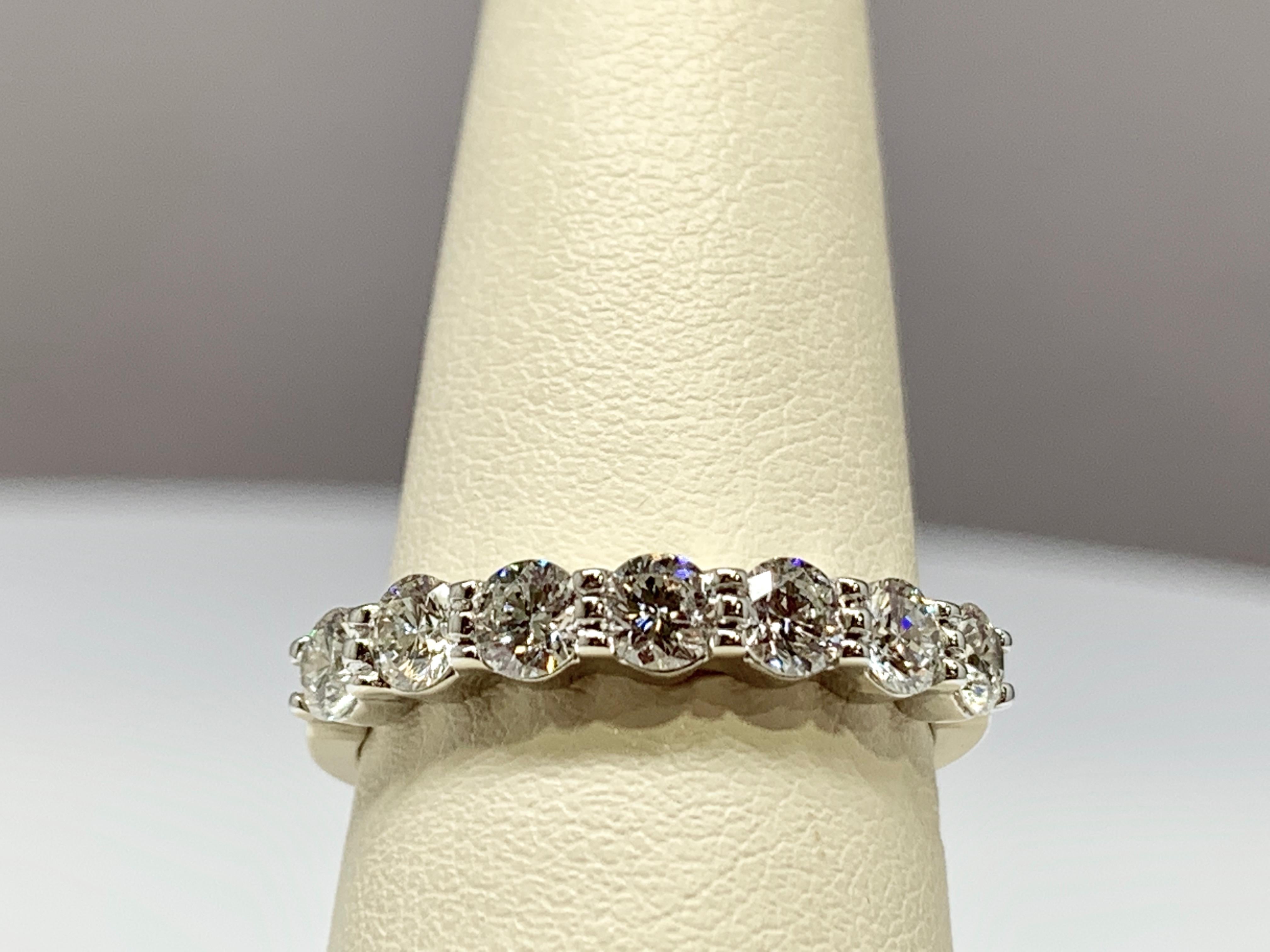 White Gold 1 Carat Total Weight Diamond Wedding Band In New Condition For Sale In Gainesville , FL