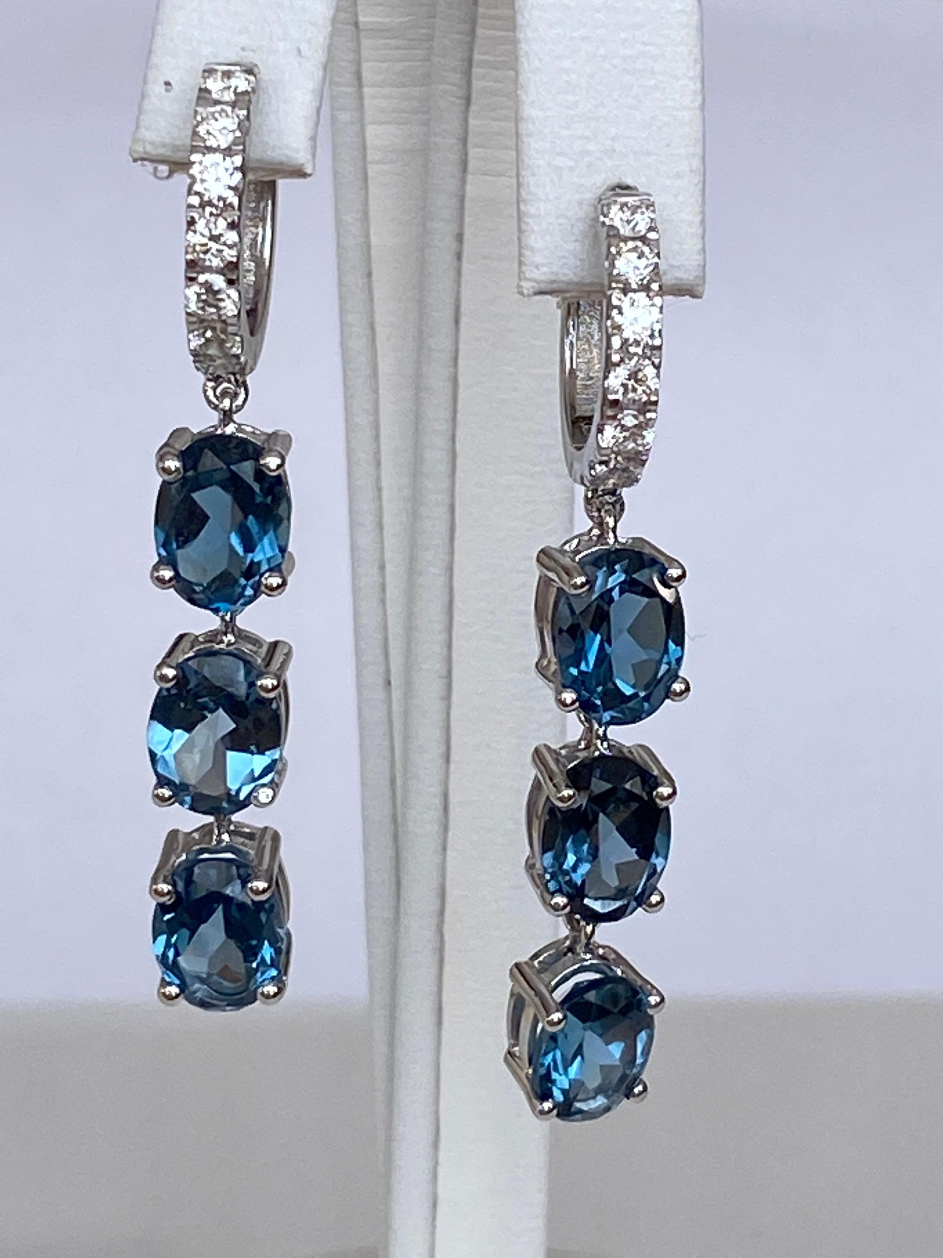 Contemporain Boucles d'oreilles London Blue Topaz Diamond en or blanc 10 carats en vente