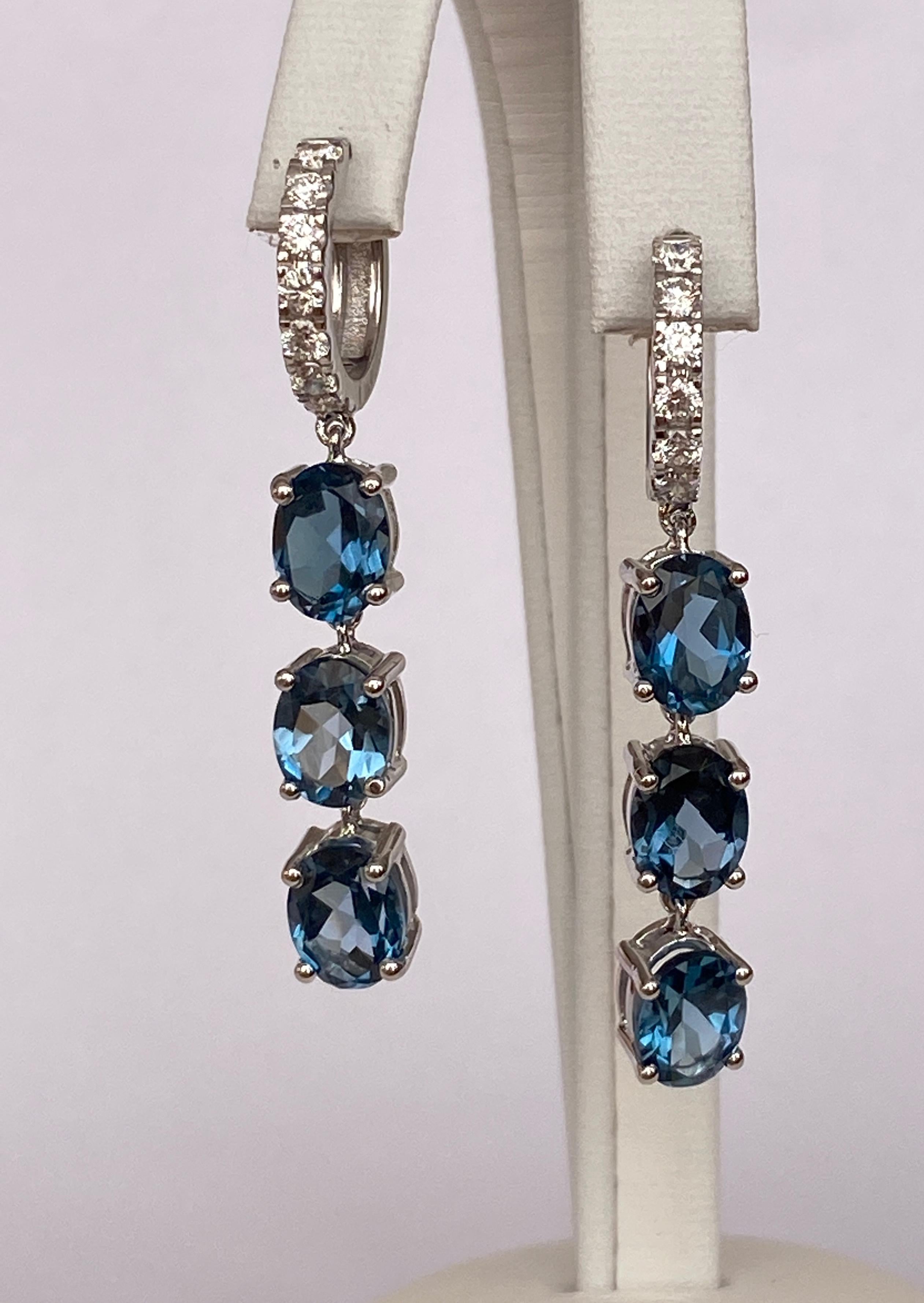 White gold 10 Carat London Blue Topaz Diamond earrings In New Condition For Sale In AMSTERDAM, NL