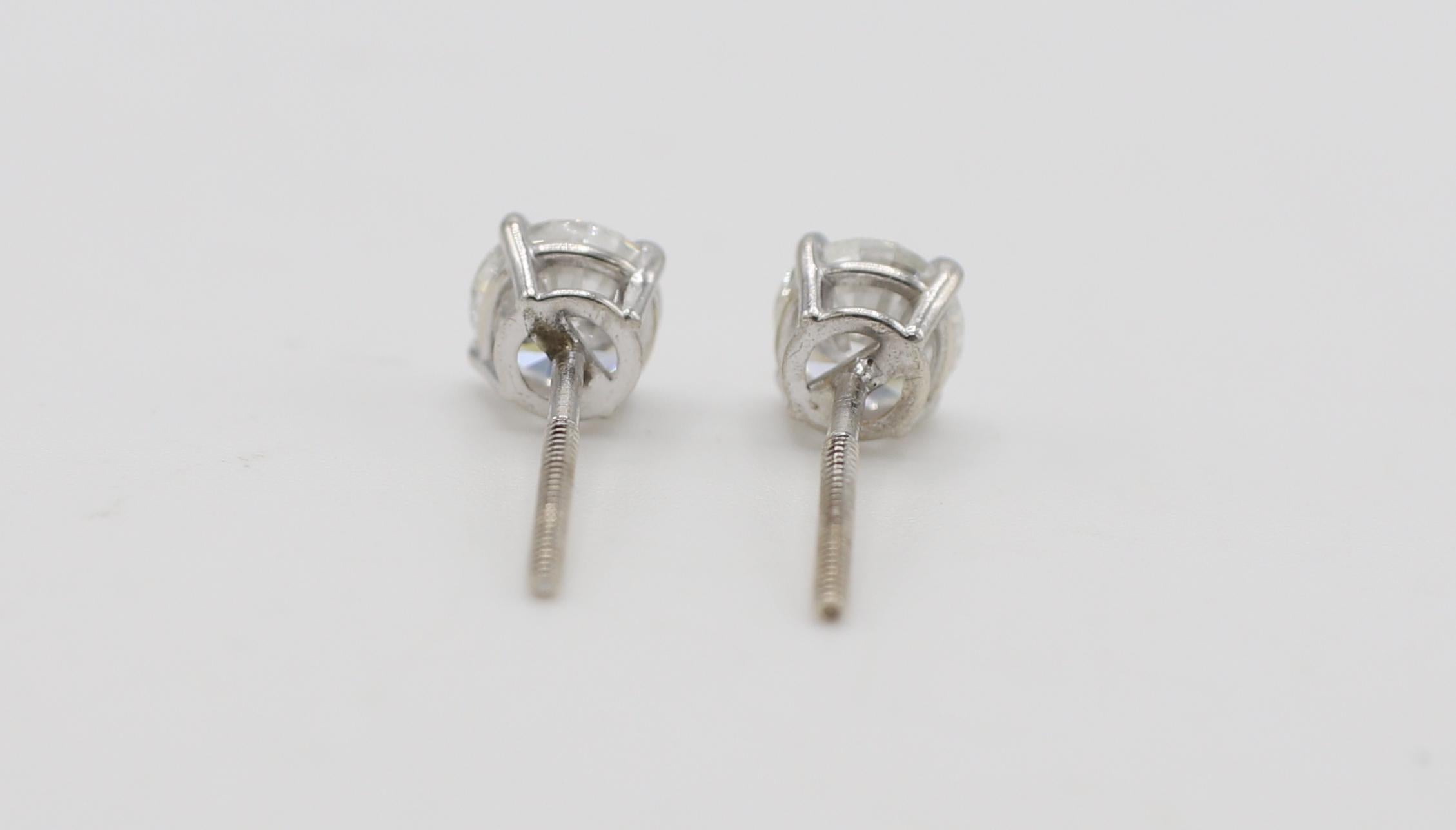Modern White Gold 1.10 Carat Round Natural Diamond Stud Earrings For Sale