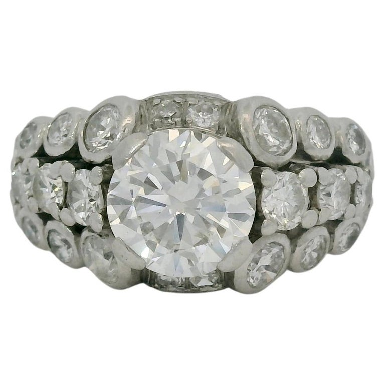 Anello in oro bianco con diamante da 1,30 carati del 1951 in