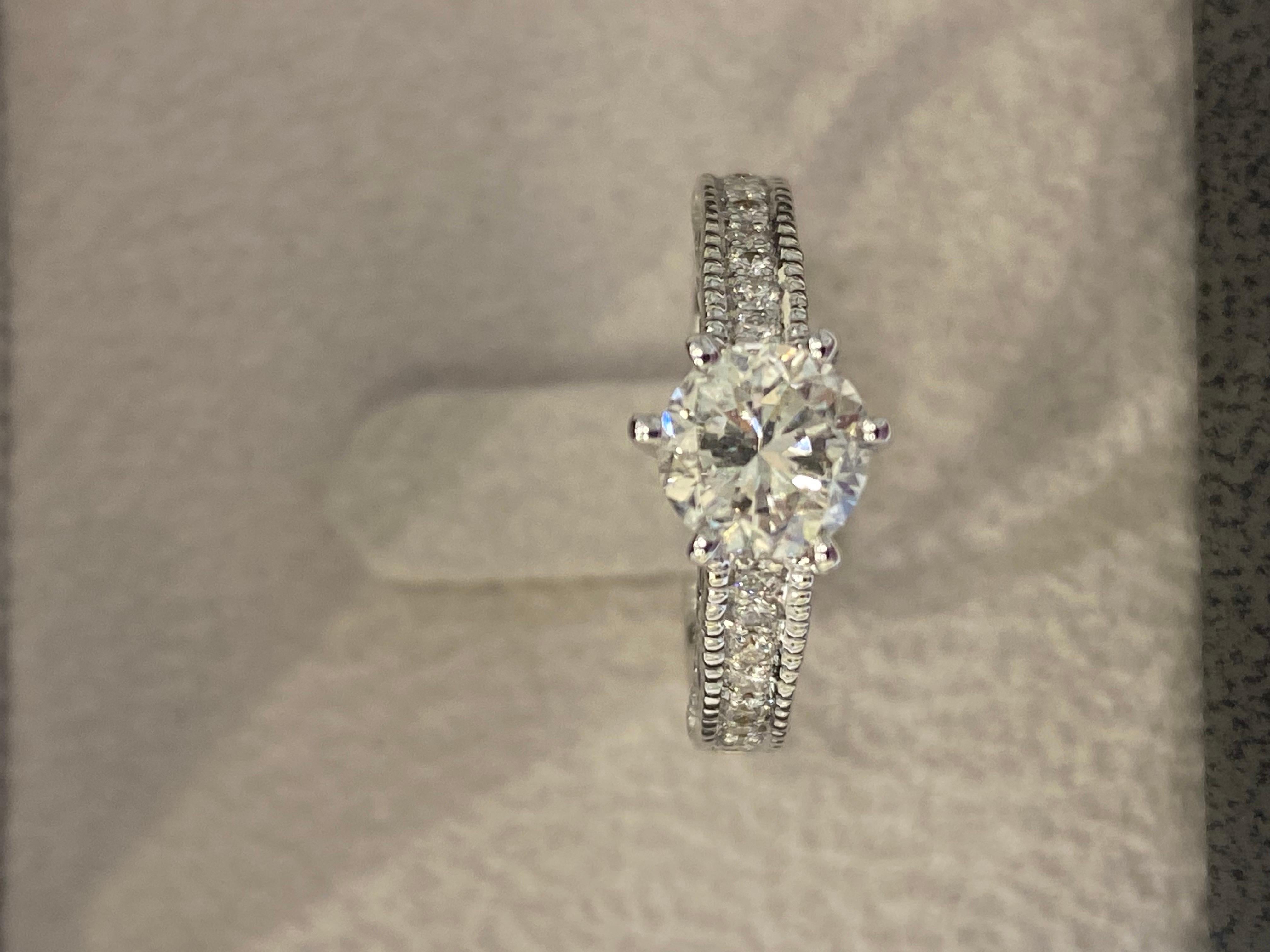 Bague en or blanc 14 carats avec diamant central de 1 carat Pour femmes en vente