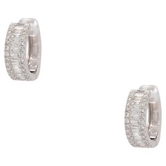Orecchini a cerchio a tre colonne con diamante da 1,79 carati 18 carati in stock