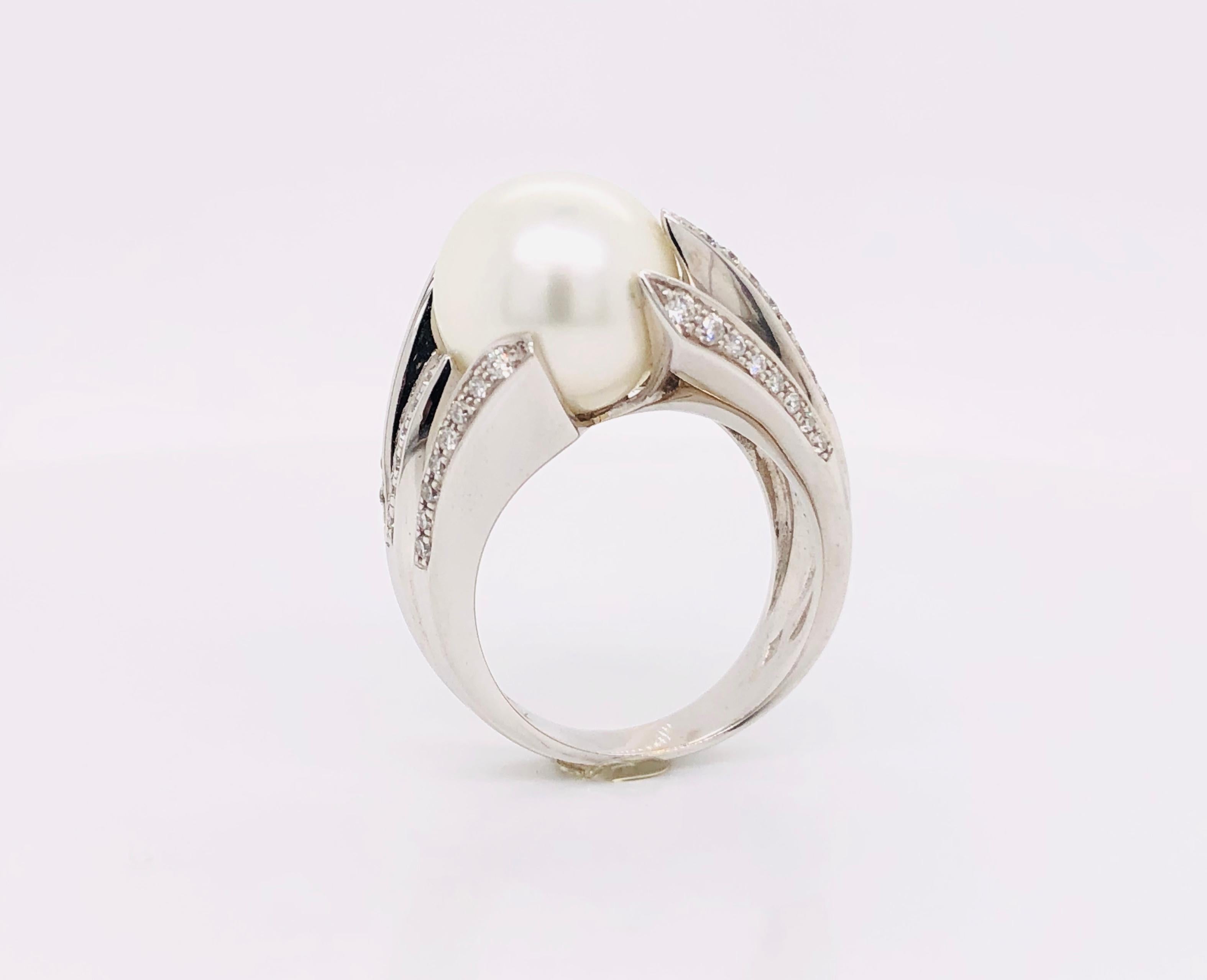 Ring Cultured Pearl White Diamonds White Gold 18 Karat For Sale 1