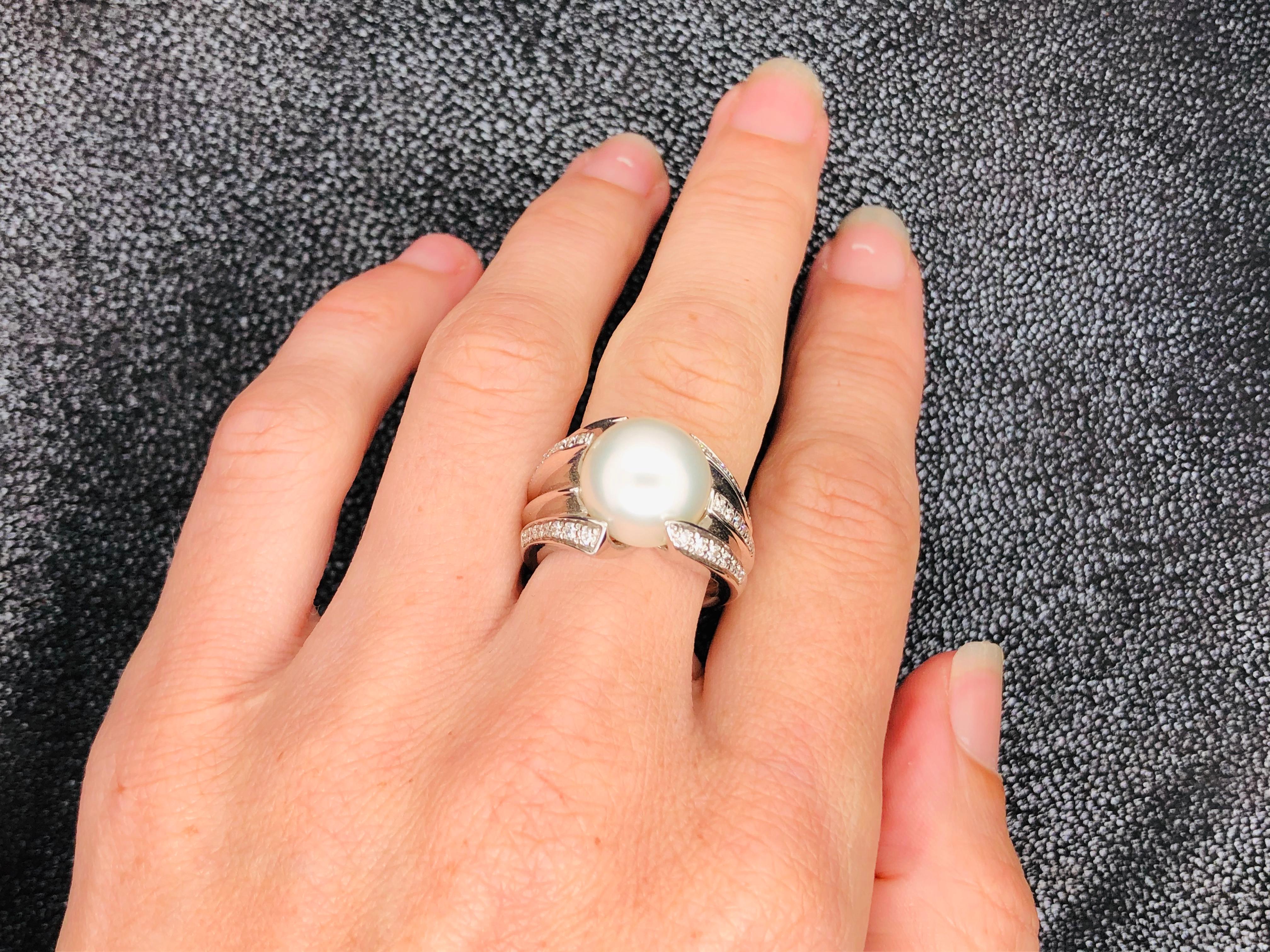 Ring Cultured Pearl White Diamonds White Gold 18 Karat For Sale 3