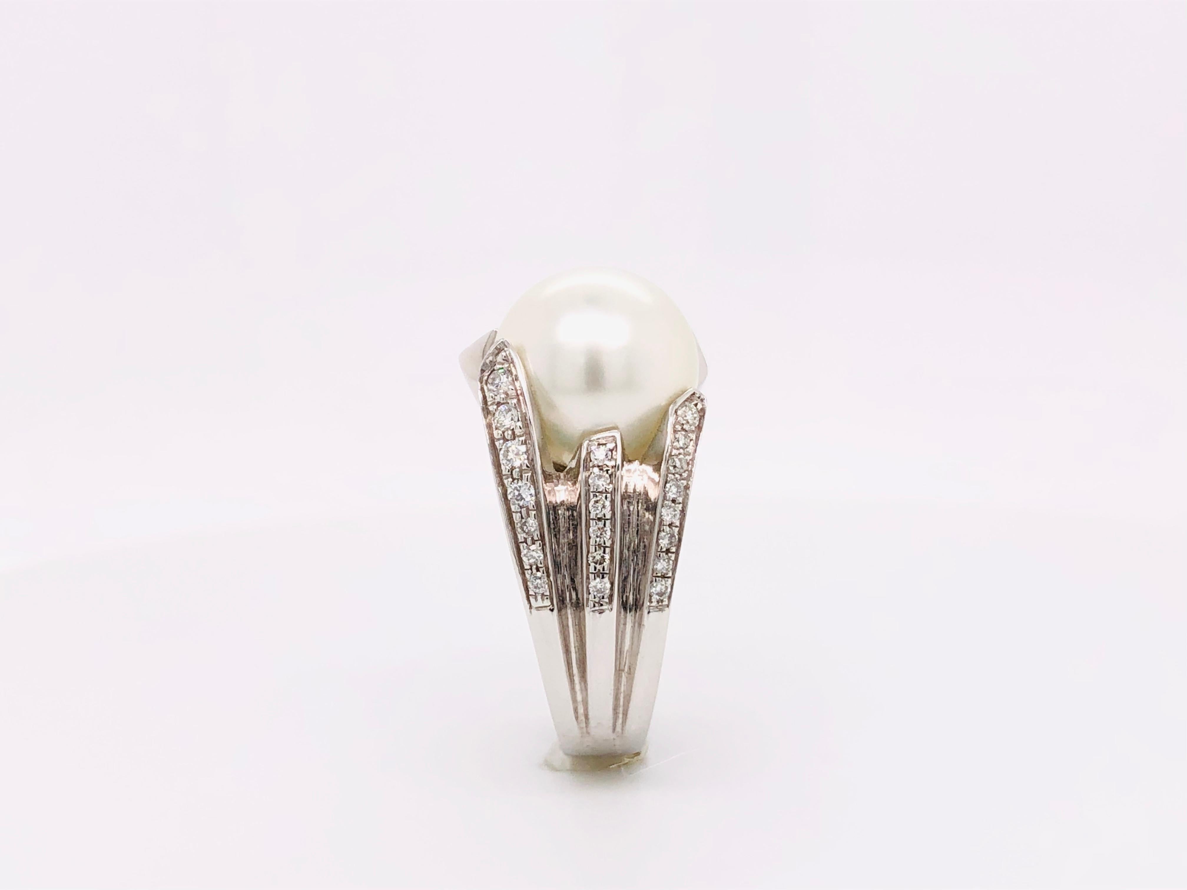 Brilliant Cut White Gold 18 Carat, Cultured Pearl and White Diamonds Ring