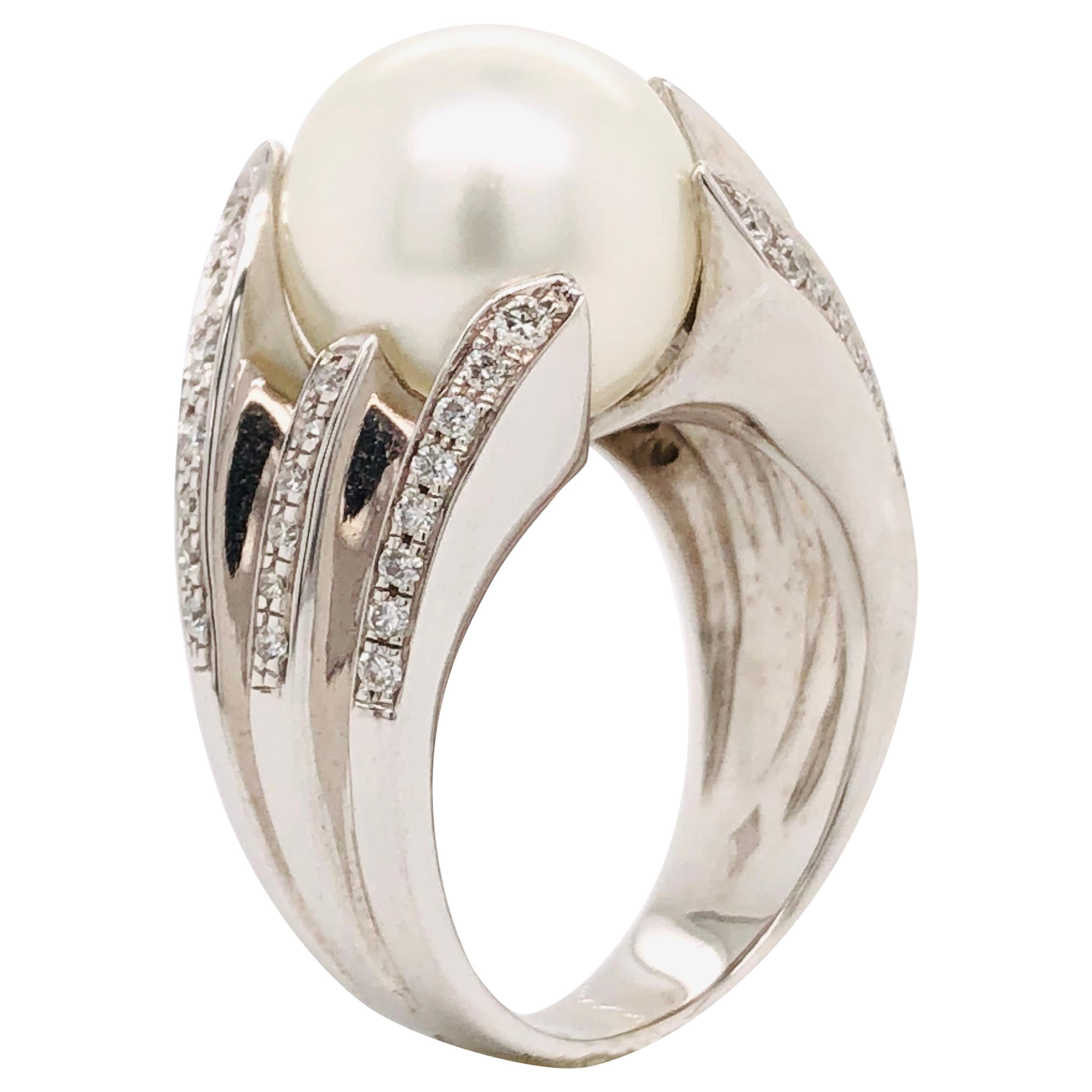 Ring Cultured Pearl White Diamonds White Gold 18 Karat