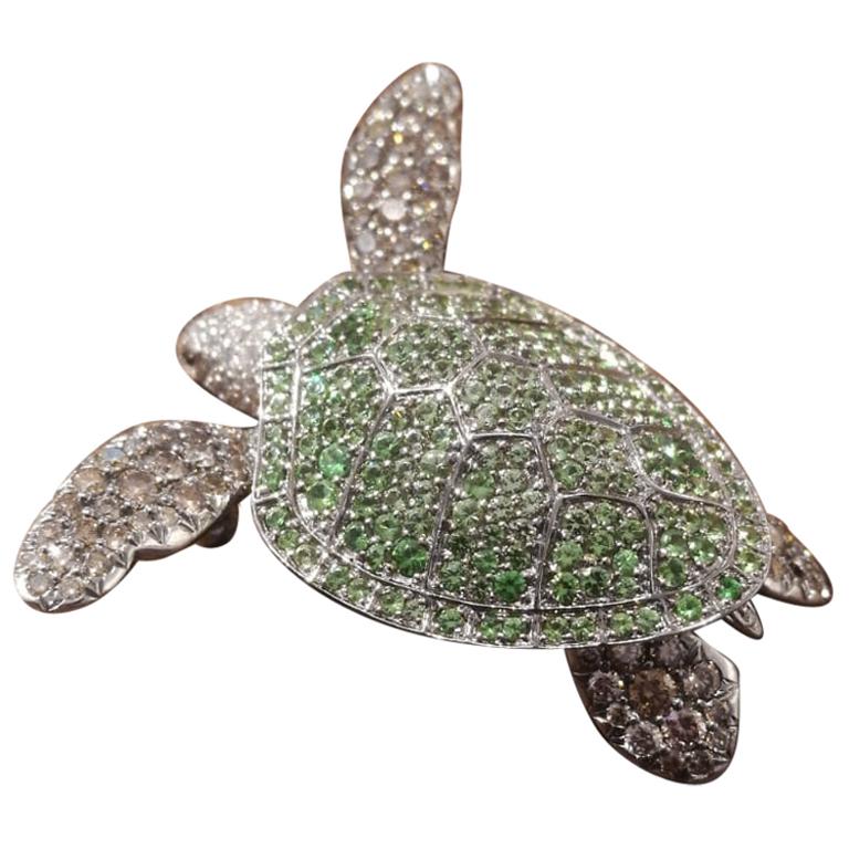 White Gold 18 Carat Tortoise Brooche with Tsavorite and Diamonds For Sale