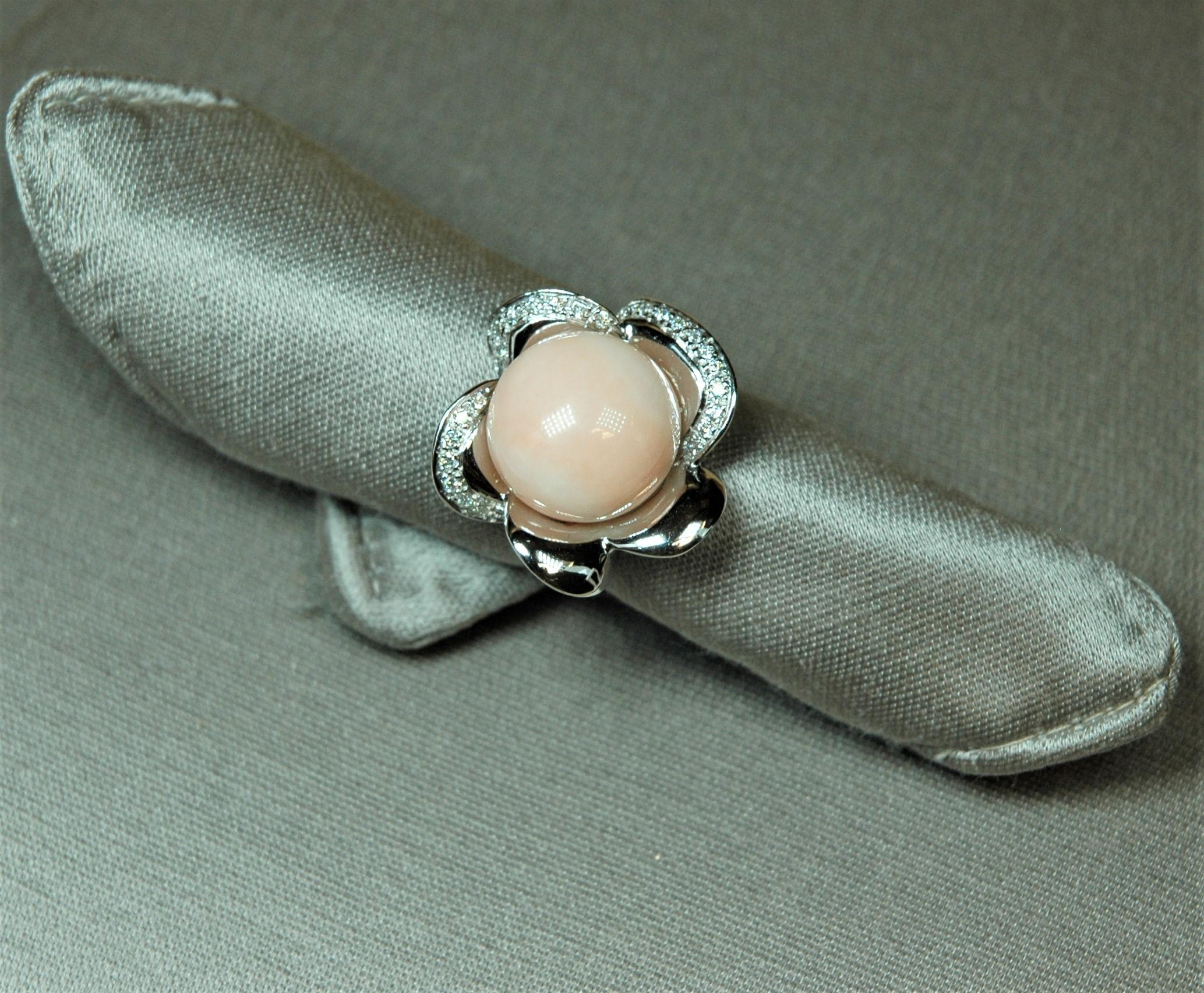 Victorian White Gold 18 Kt. Ring Flower with Pink polished Coral and Diamonds Ct. 0.40 For Sale