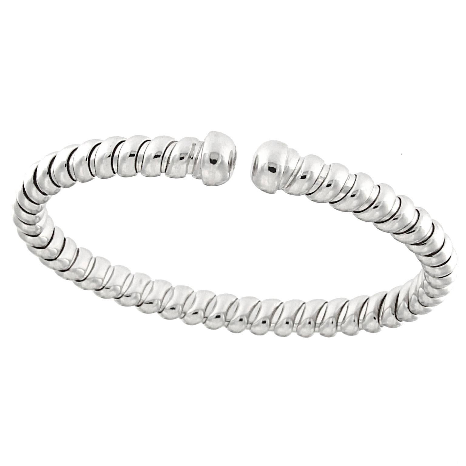 White gold bracelet made of tubogas. Forged on a template that reproduces the wrist fits perfectly. To wear it stretches out thanks to the white gold spring that is inside it
The total weight of the gold is GR 25,70
Stamp 750 10 MI 

