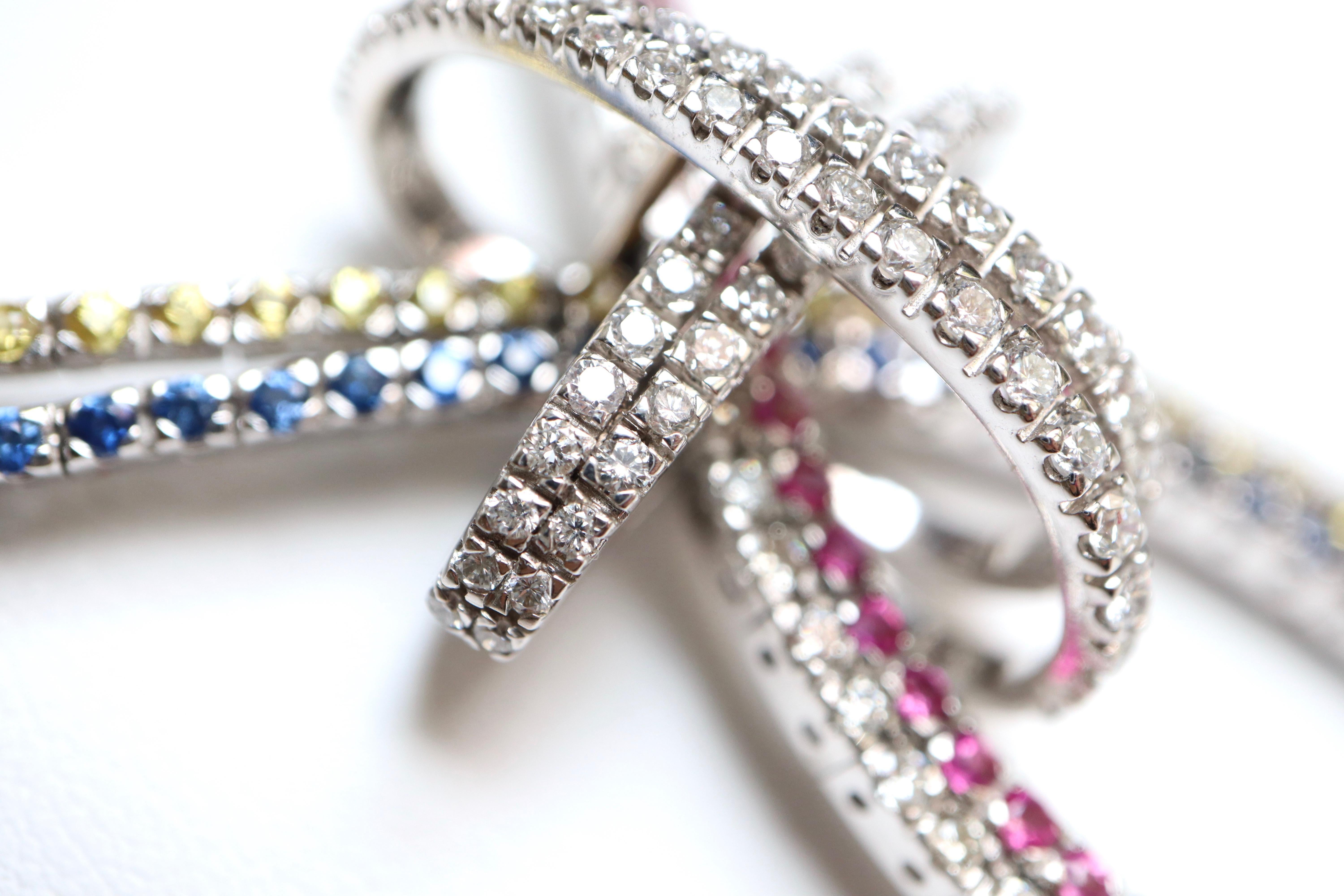 Women's White Gold 18 Karat Diamonds and Sapphire Flexible Necklace For Sale