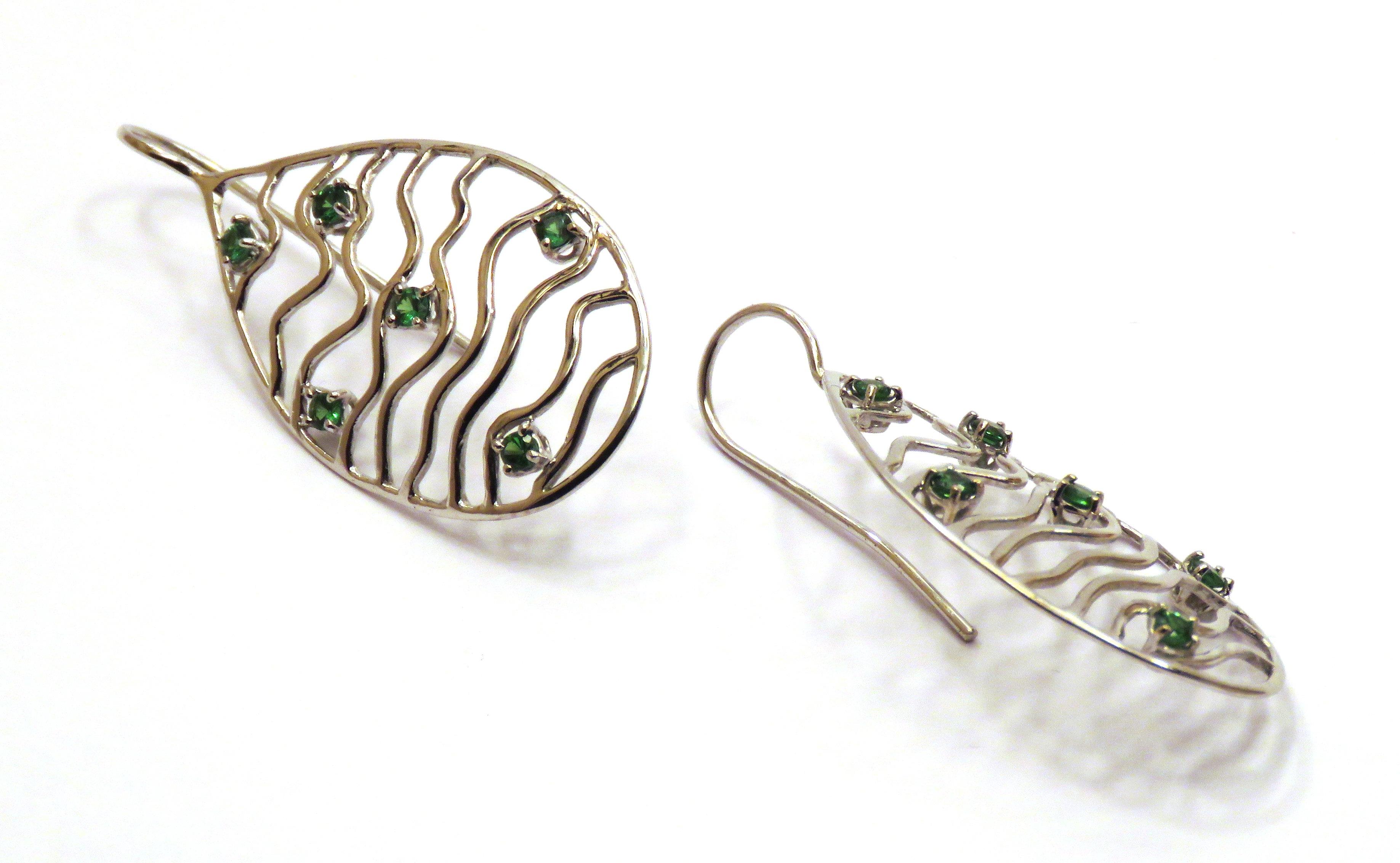 Tsavorite White Gold 18K Drop Earrings Handcrafted in Italy by Botta Gioielli In New Condition In Milano, IT