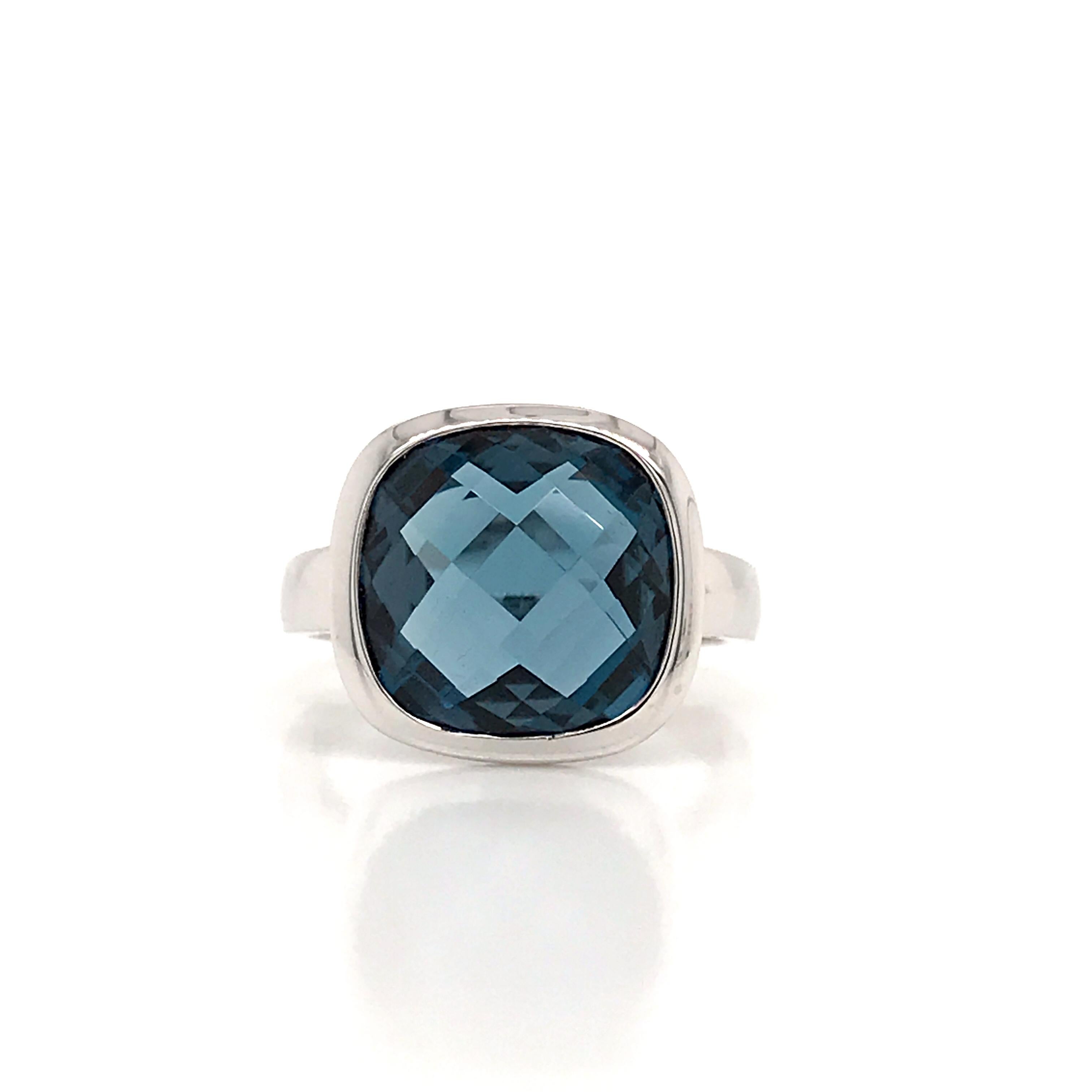 Contemporary White Gold 18 Karat with London Blue Topaz Briolette Cut Ring