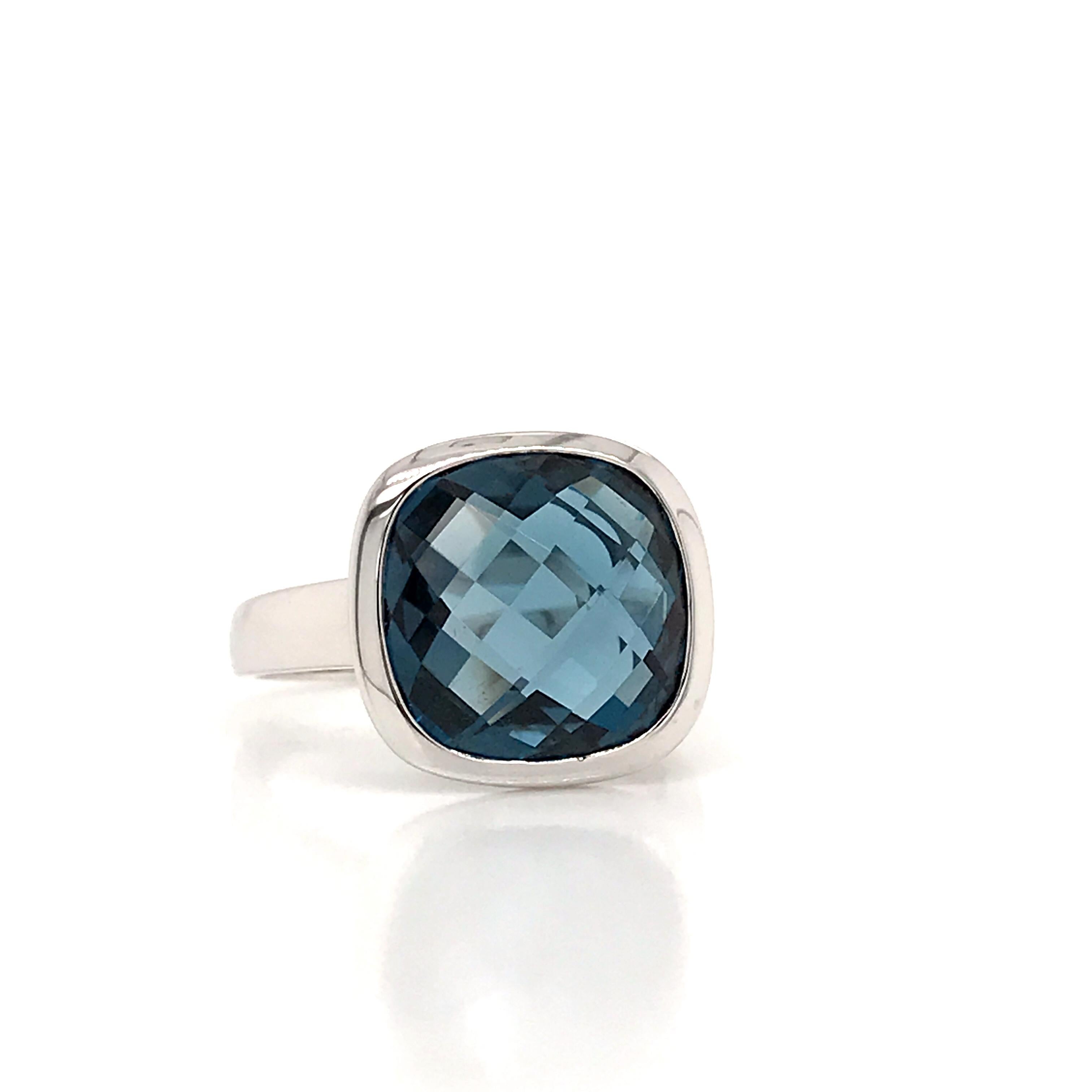 White Gold 18 Karat with London Blue Topaz Briolette Cut Ring In New Condition In Vannes, FR