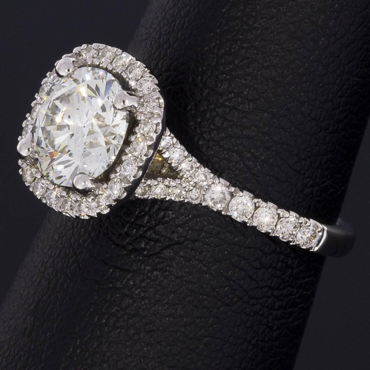 Women's White Gold 1.94 Carat Round Diamond Engagement Ring