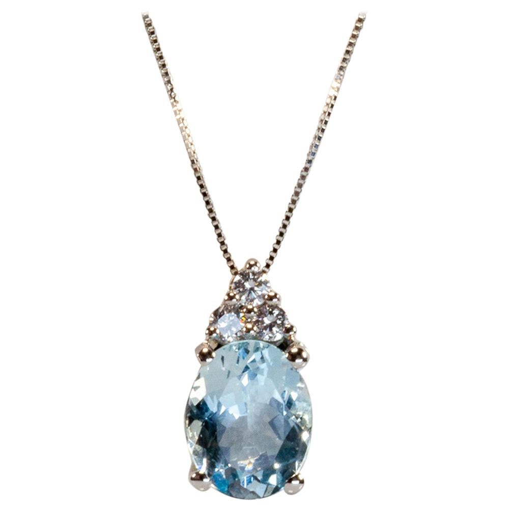 White Gold 18k , 2.10 Carat Blue Oval Aquamarine and Diamond Drop Necklace For Sale