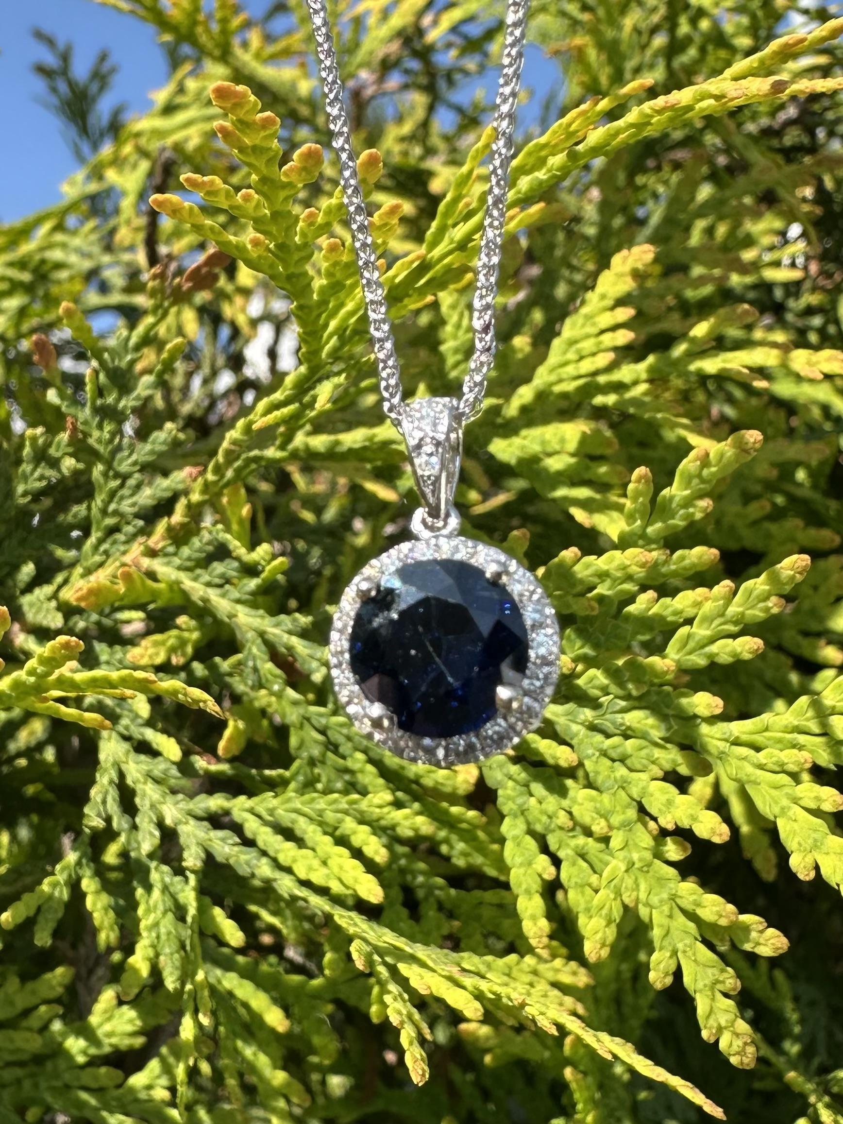 Weißgold 2,18ctw Saphir & Diamant-Anhänger auf 16