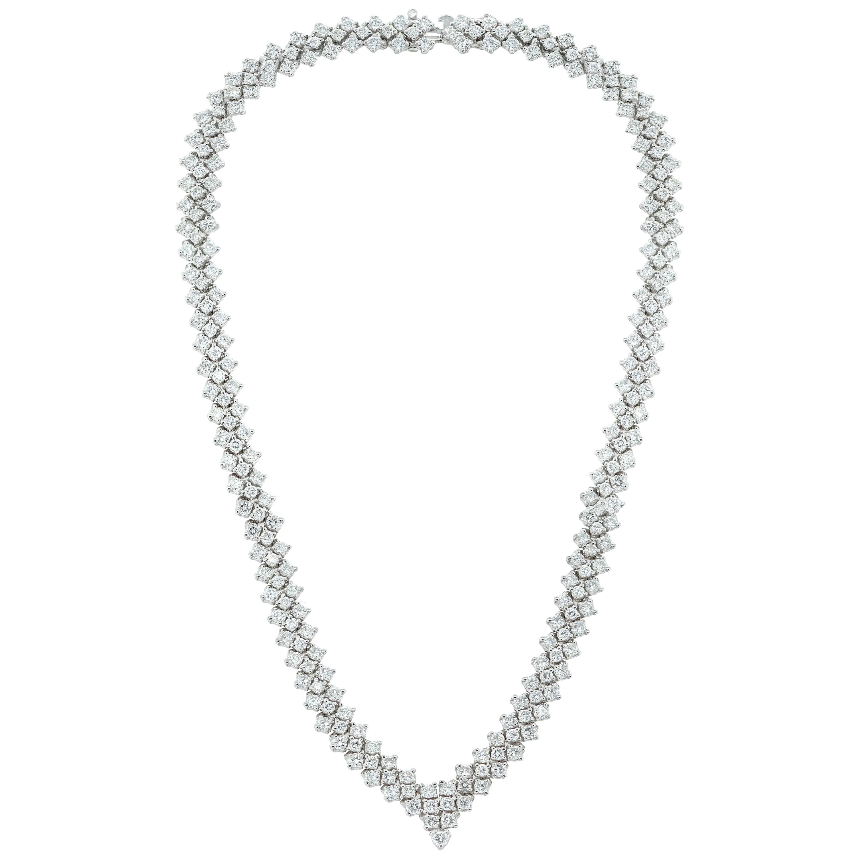 18KT white gold cluster style diamond necklace, features 22.00 cts of round diamonds, tapering off with a V-style at the end.

This product comes with a certificate of appraisal
This product will be packaged in a custom box

Composition:
18K white