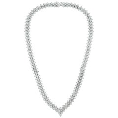 Collier en or blanc avec grappe de diamants de 22,00 carats