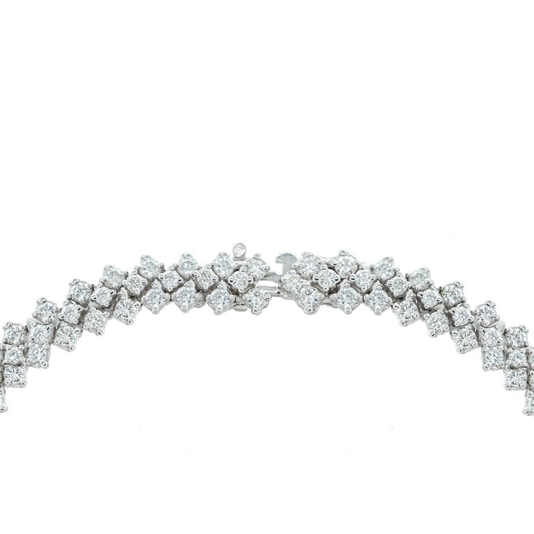 White Gold 22.00 Carat Diamond Cluster Necklace For Sale at 1stDibs