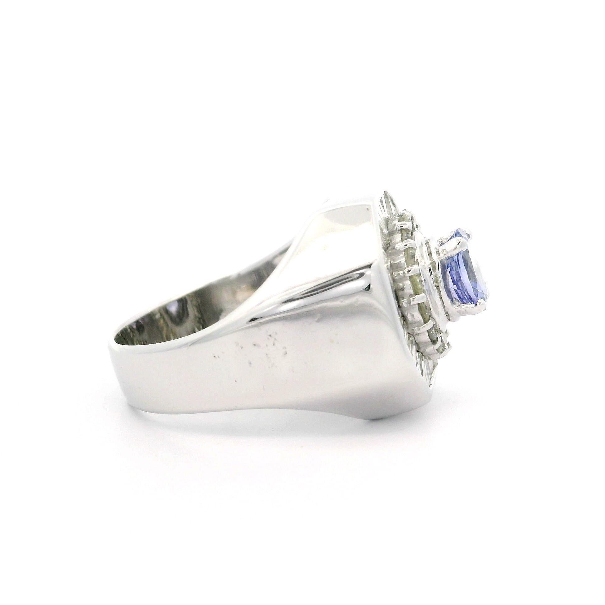 Anello sostanzioso in oro bianco con tanzanite da 2,3 carati e doppio diamante a raggiera in stile ballerina in vendita 7