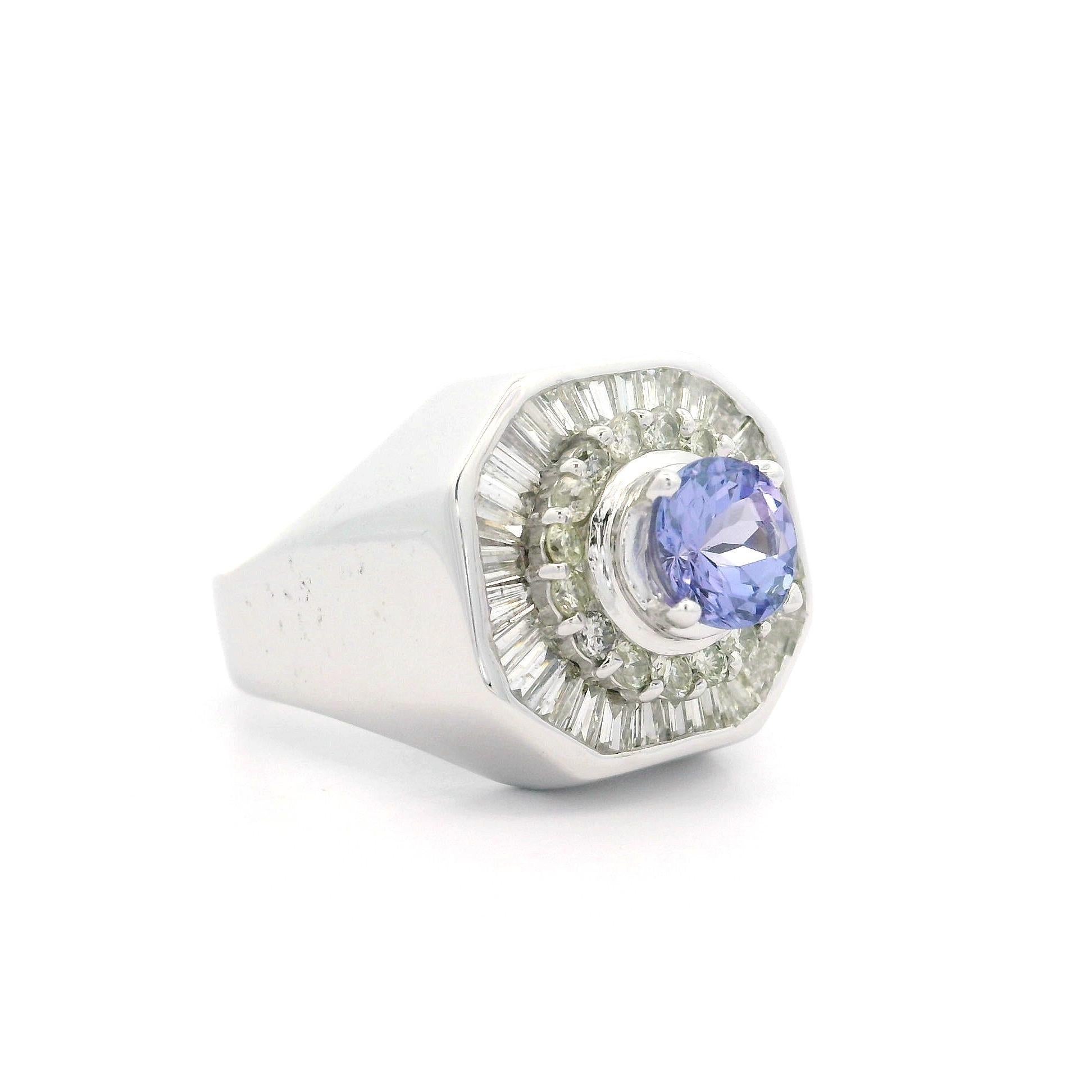 Anello sostanzioso in oro bianco con tanzanite da 2,3 carati e doppio diamante a raggiera in stile ballerina in vendita 3