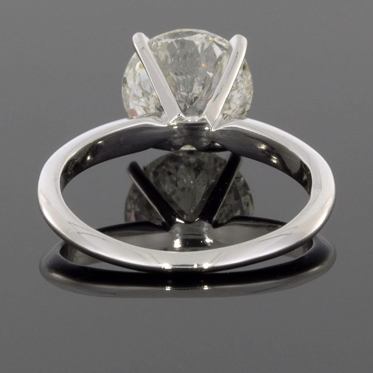 2.5 carat round diamond solitaire engagement ring