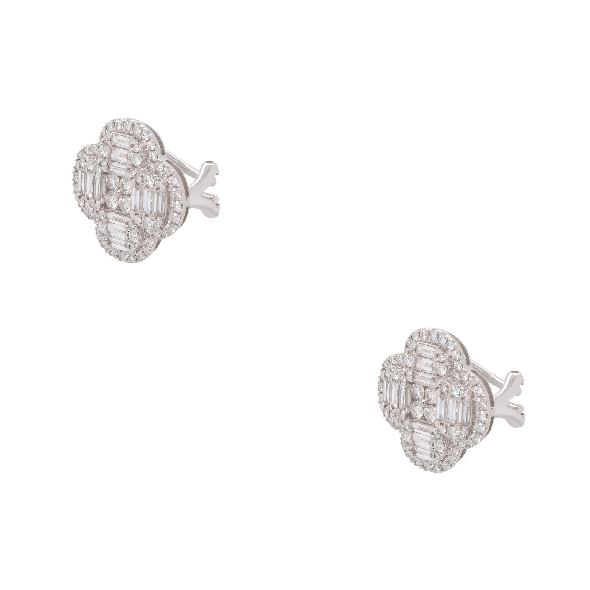 Round Cut 2.53 Carat Diamond Clover Earrings 18 Karat in Stock For Sale