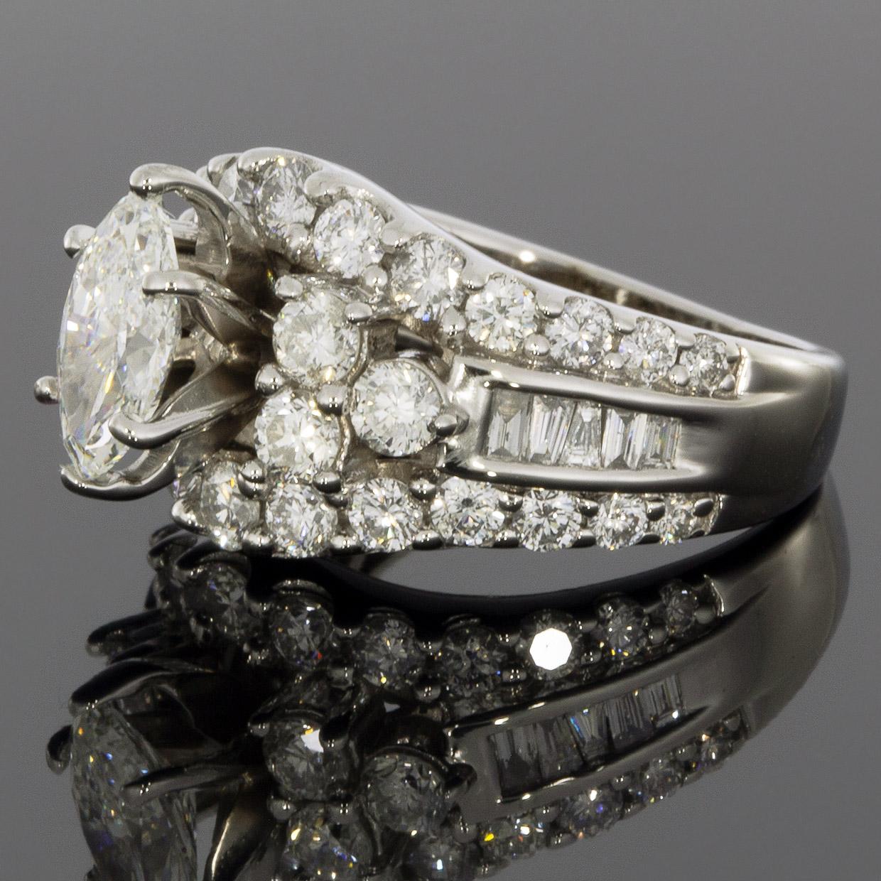 White Gold 2.88 Carat Marquise Diamond Engagement Ring In Excellent Condition In Columbia, MO