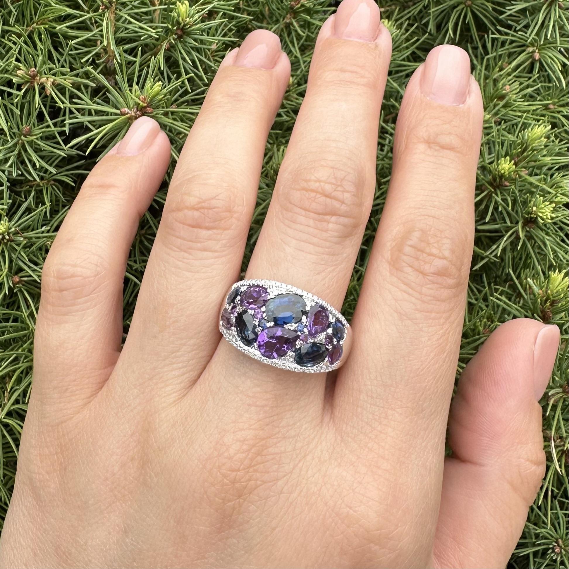 Anello in oro bianco con ametista, zaffiro e diamante da 3,34 carati, con disegno a mosaico largo in vendita 5