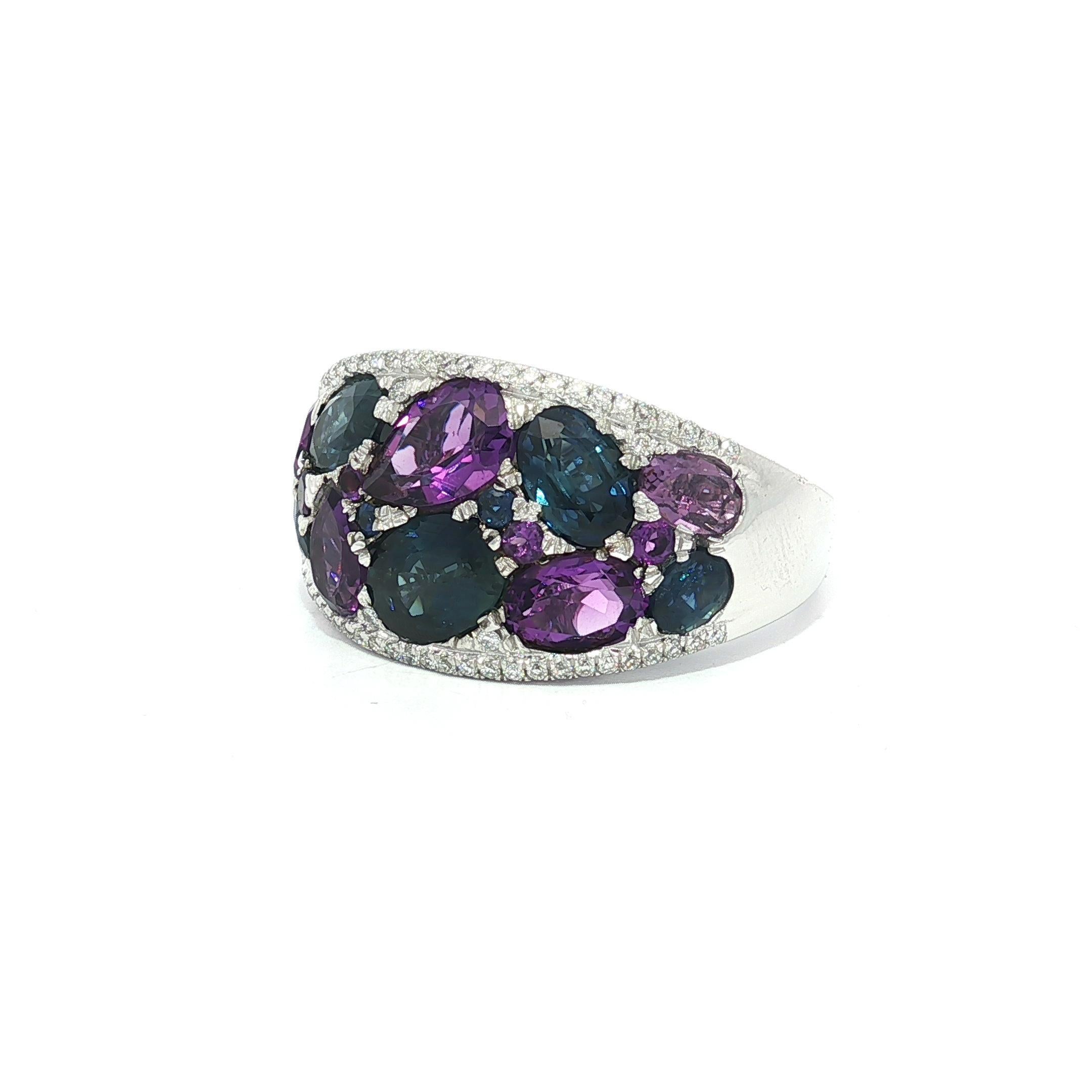 Anello in oro bianco con ametista, zaffiro e diamante da 3,34 carati, con disegno a mosaico largo In condizioni ottime in vendita a Montclair, NJ