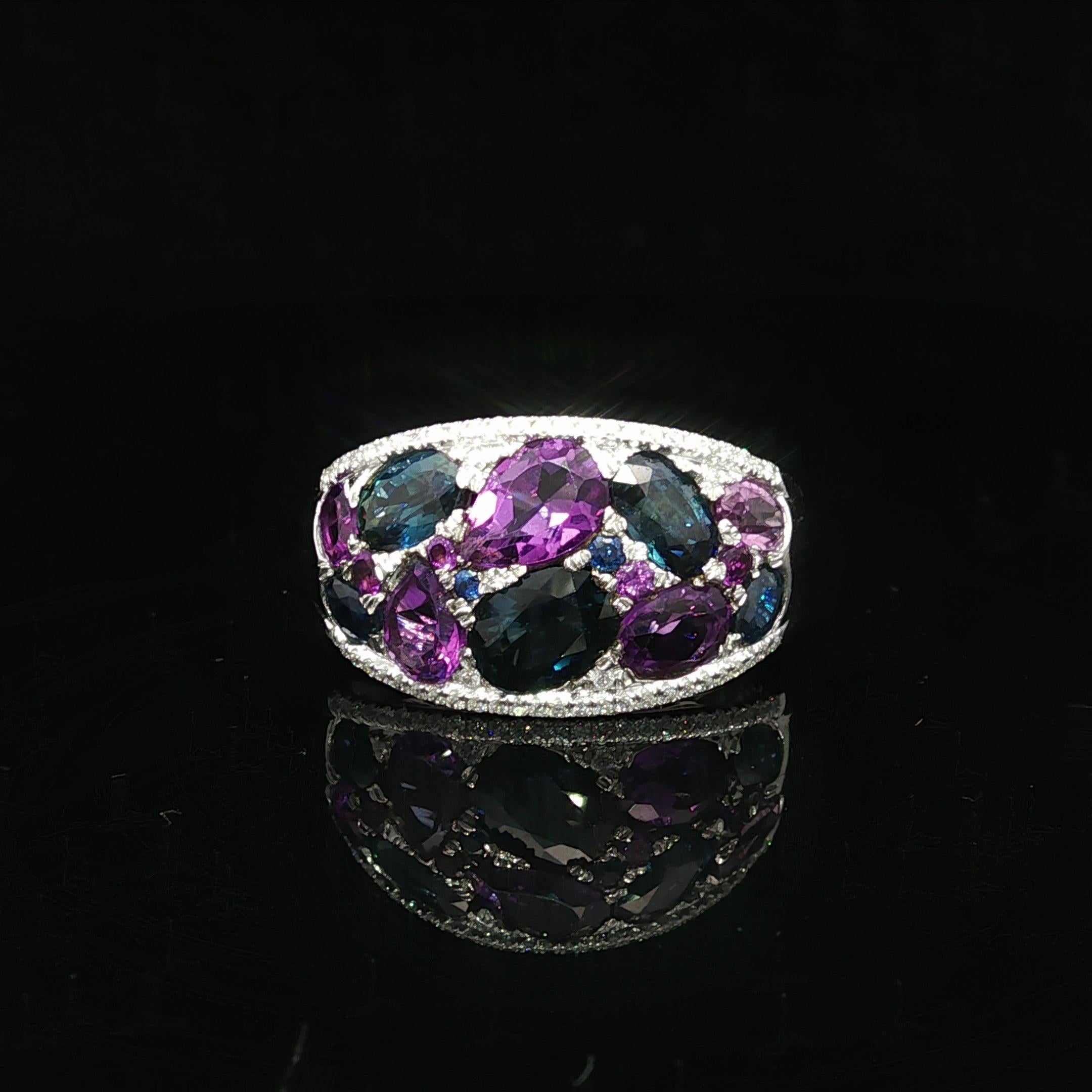 Anello in oro bianco con ametista, zaffiro e diamante da 3,34 carati, con disegno a mosaico largo in vendita 4