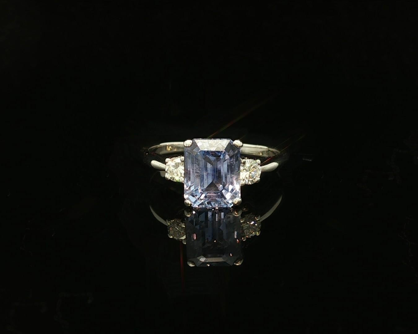 White Gold 3.44ctw GIA Emerald Cut Color Change Ceylon Sapphire Diamond Ring en venta 6