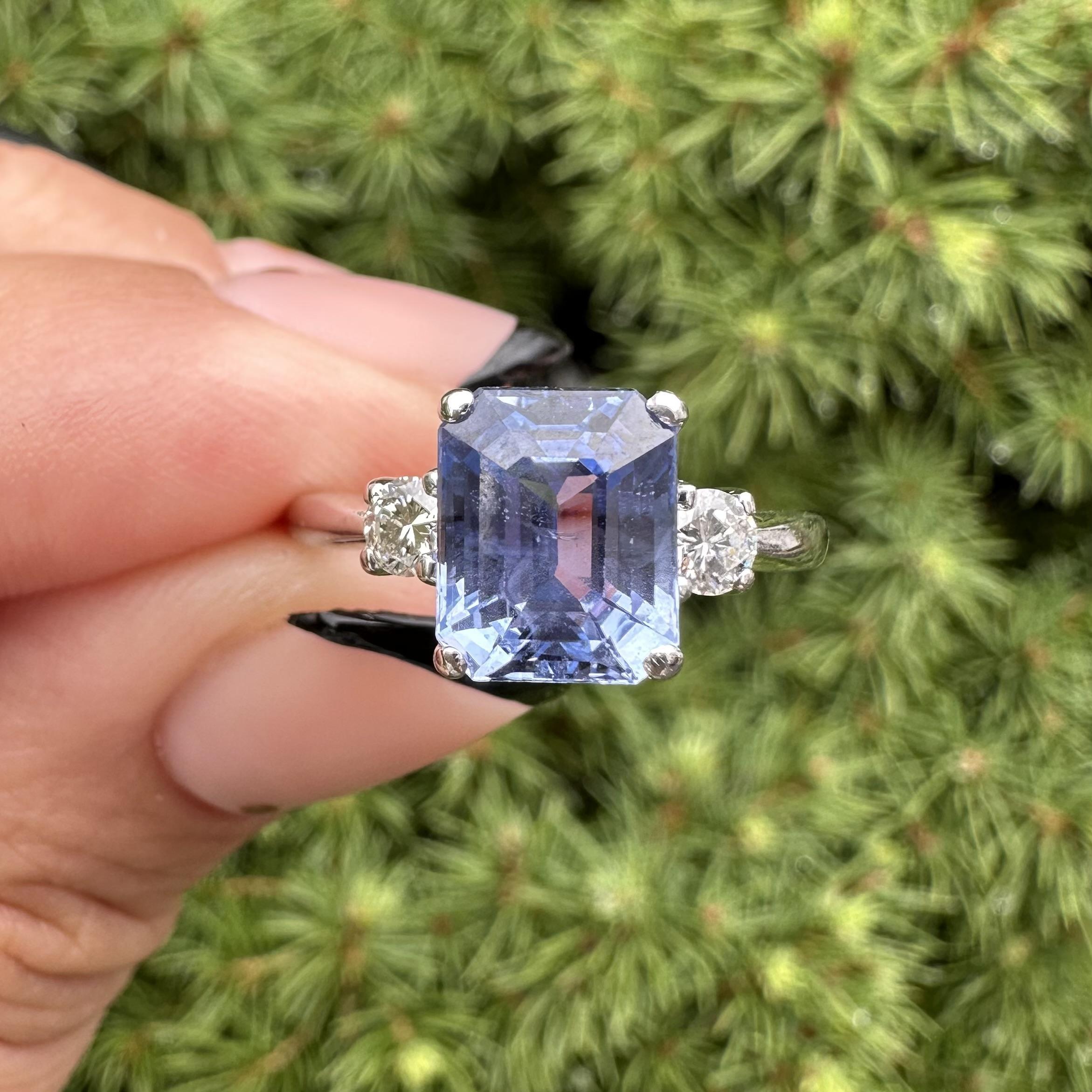 White Gold 3.44ctw GIA Emerald Cut Color Change Ceylon Sapphire Diamond Ring en venta 12