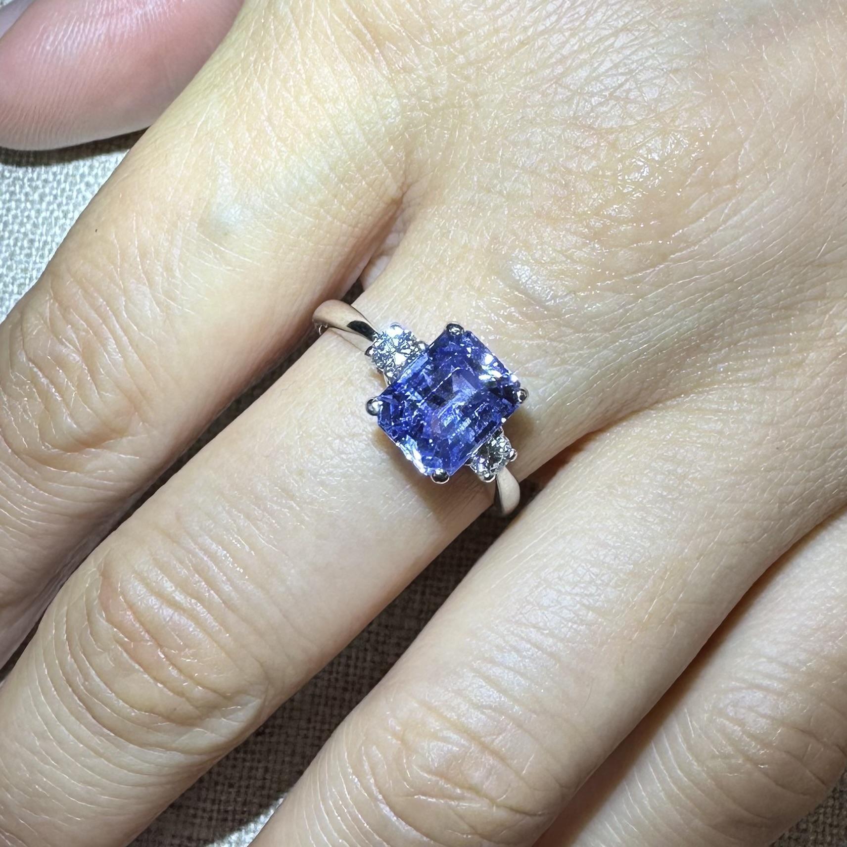 White Gold 3.44ctw GIA Emerald Cut Color Change Ceylon Sapphire Diamond Ring en venta 14