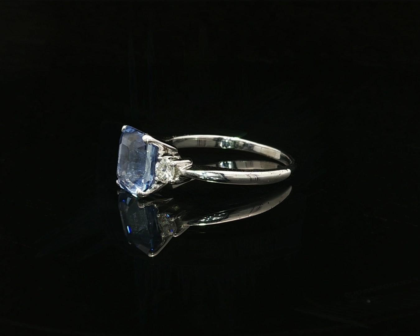 De las mujeres White Gold 3.44ctw GIA Emerald Cut Color Change Ceylon Sapphire Diamond Ring en venta