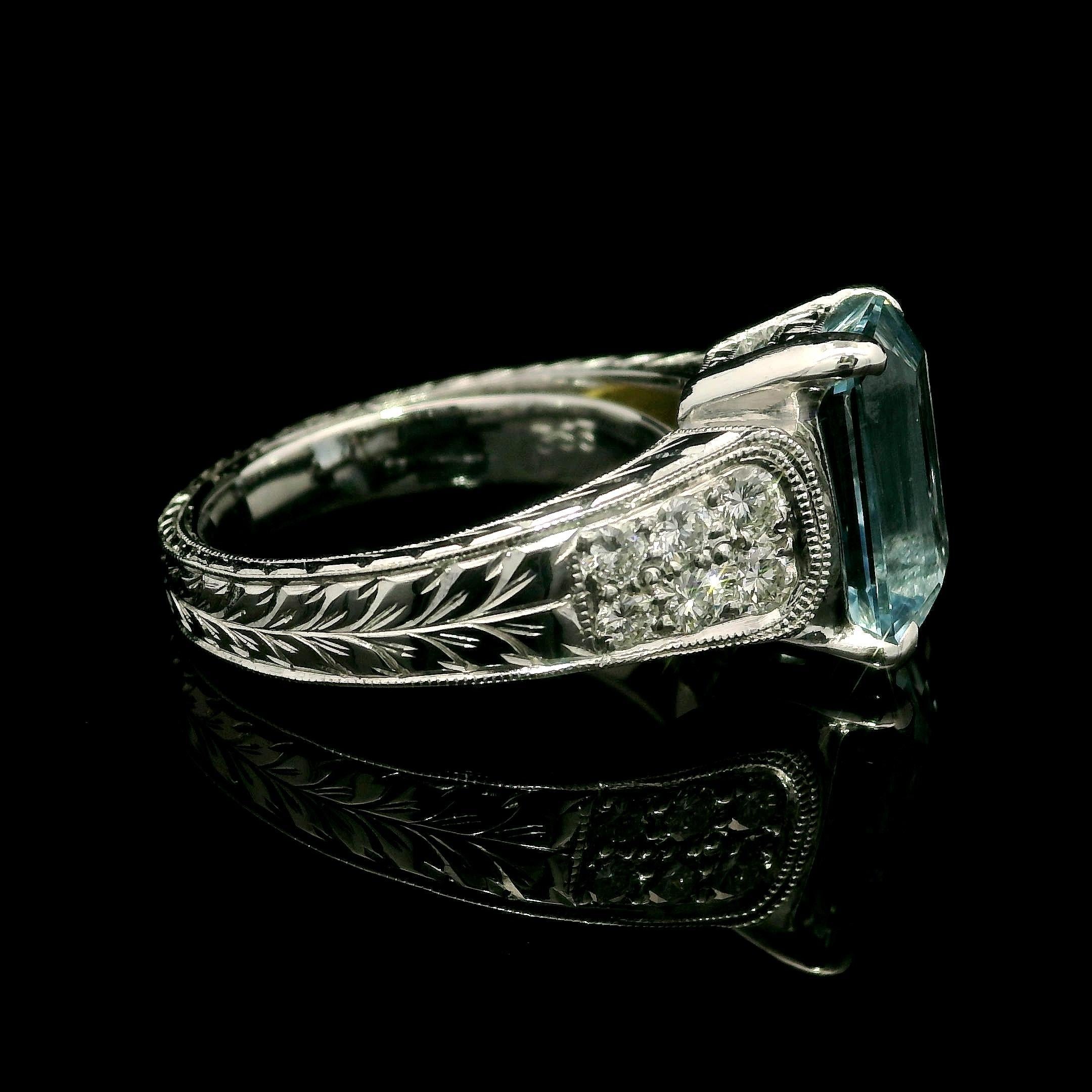 --Stein(e):--
(1) Natürliche echte Aquamarine - länglicher rechteckiger Schliff - Prong Set - schöne blaue Farbe - 3,53ct (genau, gestempelt)
(12) Natürliche Echte Diamanten - Runder Brillantschliff - Pave-Fassung - Farbe F/G - Reinheit VS1/VS2 -