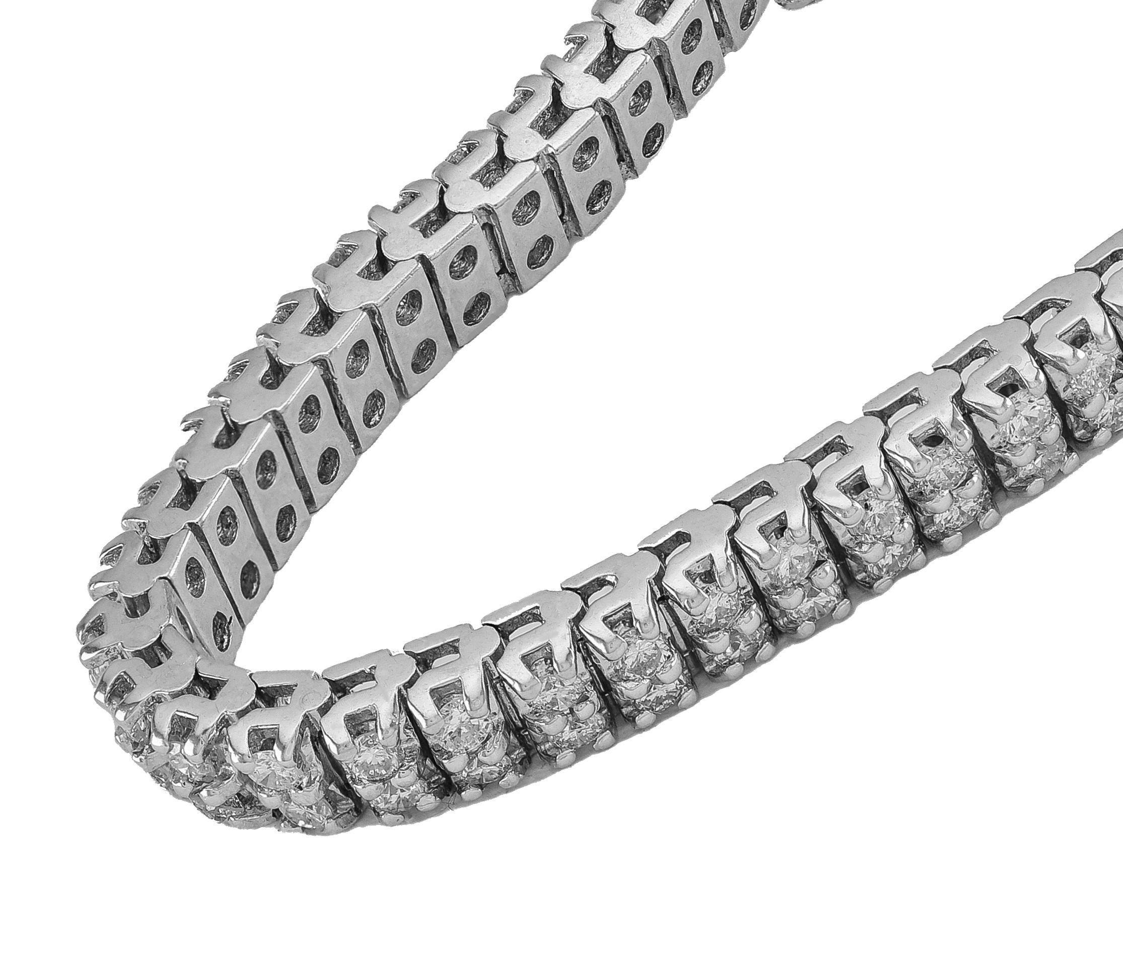 Taglio rotondo Bracciale Tennis a due file di diamanti in oro bianco da 5,0 carati in vendita
