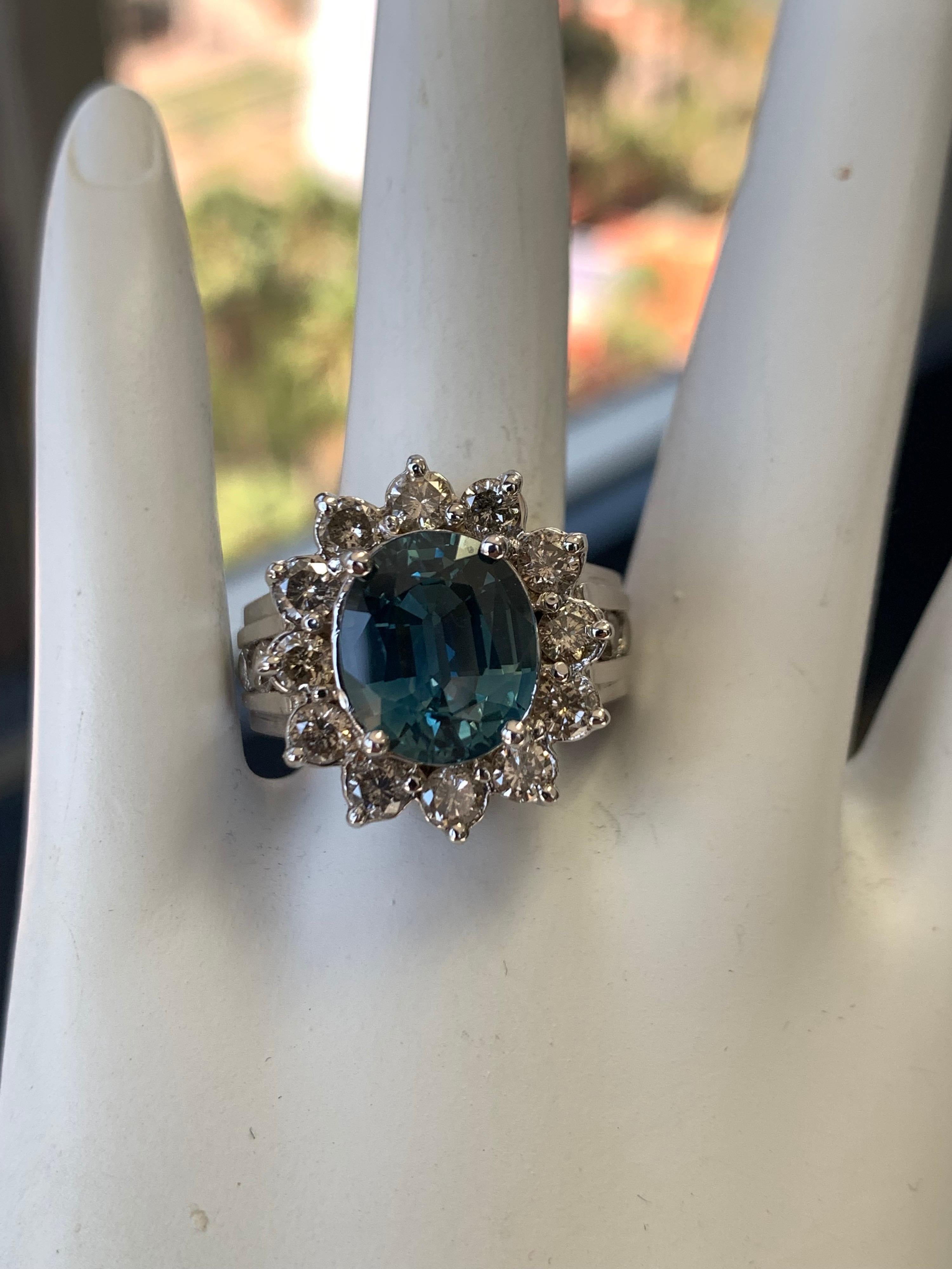White Gold 6.75 Carat Natural Oval Sapphire and Diamond Cocktail Engagement Ring In Good Condition In Los Angeles, CA