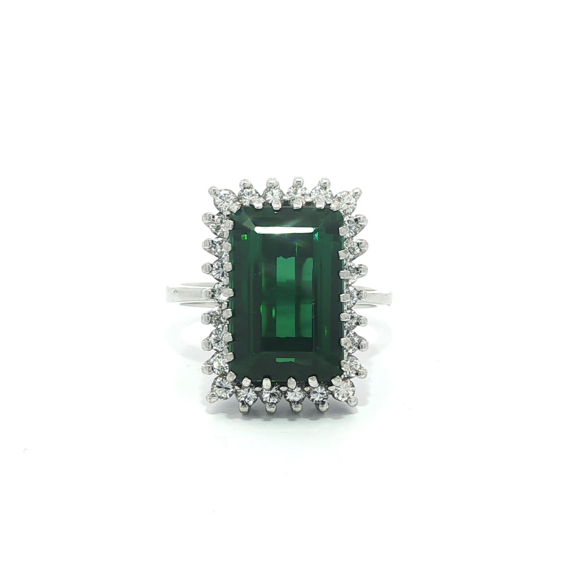 White Gold 7.15ctw Rectangular Step Cut Green Tourmaline w/ Diamond Halo Ring en vente 5