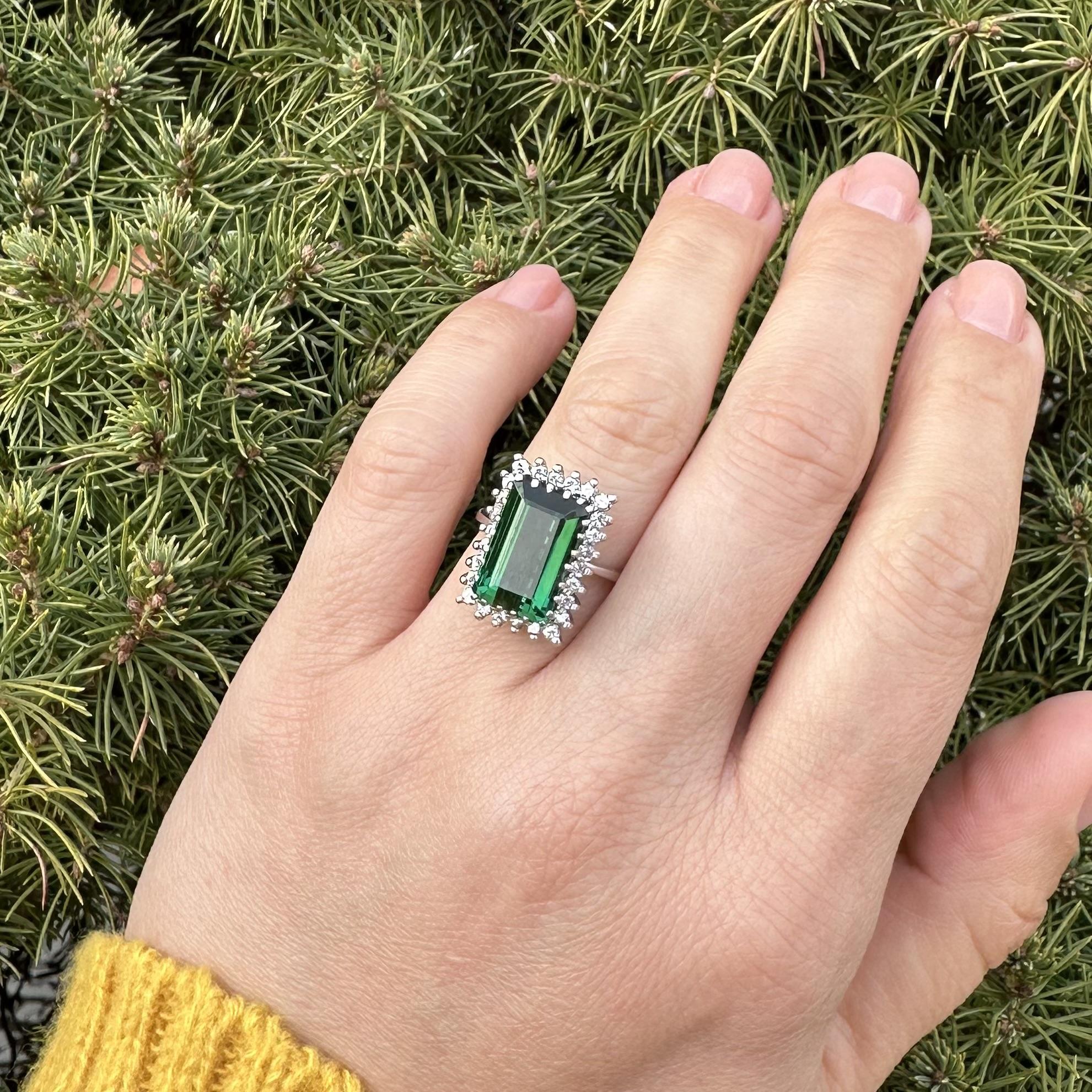 White Gold 7.15ctw Rectangular Step Cut Green Tourmaline w/ Diamond Halo Ring en vente 6