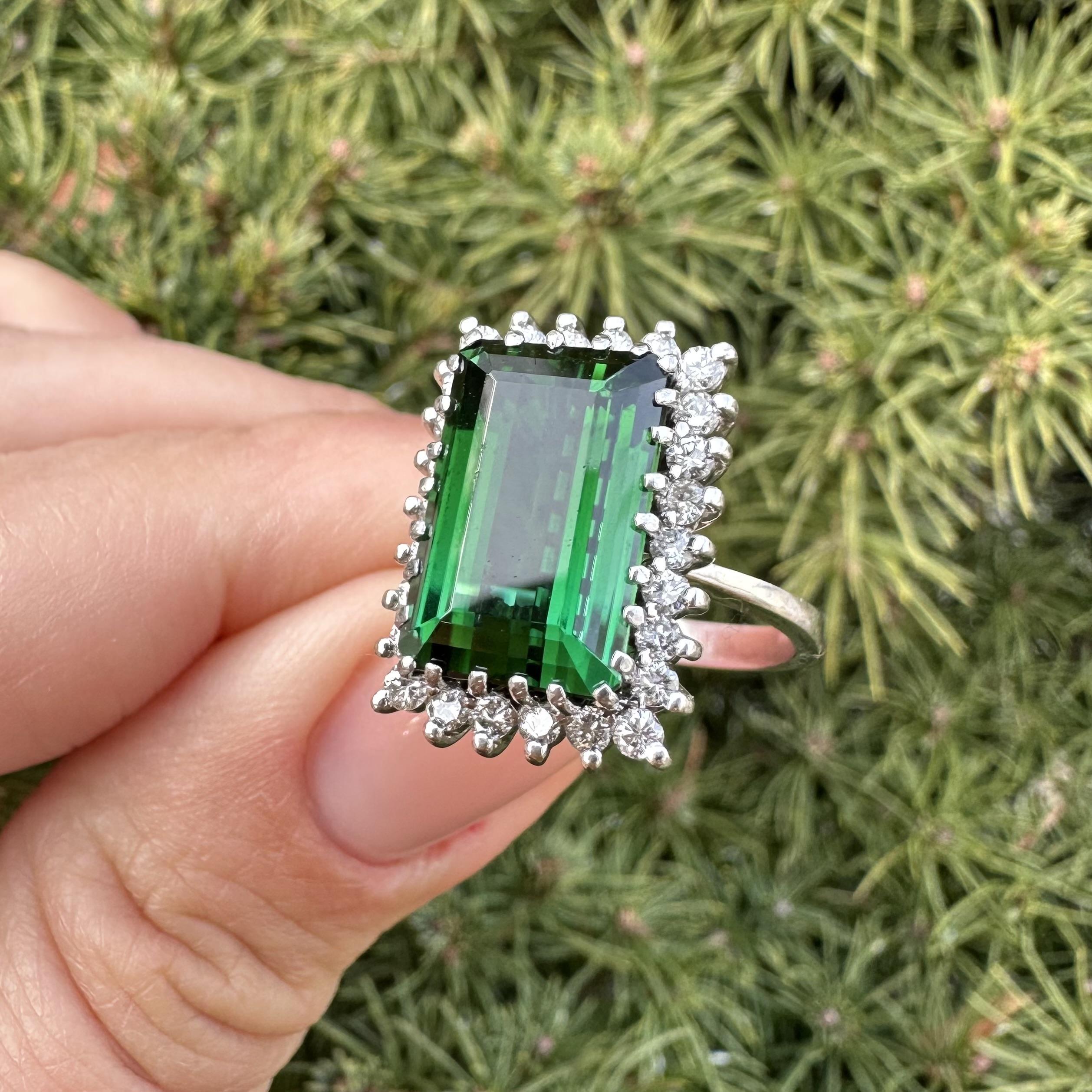White Gold 7.15ctw Rectangular Step Cut Green Tourmaline w/ Diamond Halo Ring en vente 10
