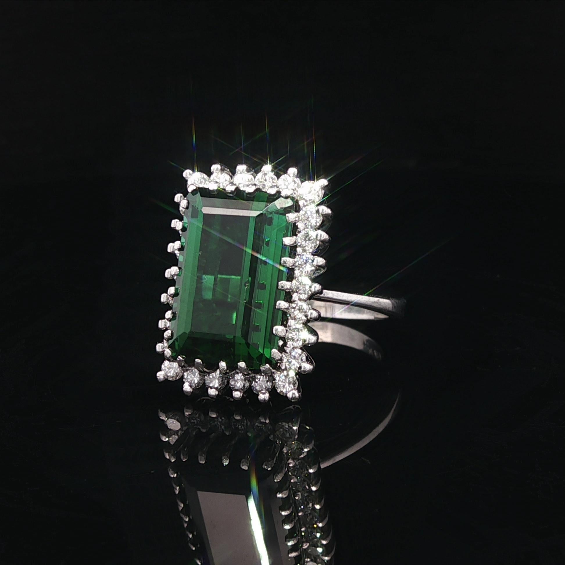 White Gold 7.15ctw Rectangular Step Cut Green Tourmaline w/ Diamond Halo Ring en vente 4