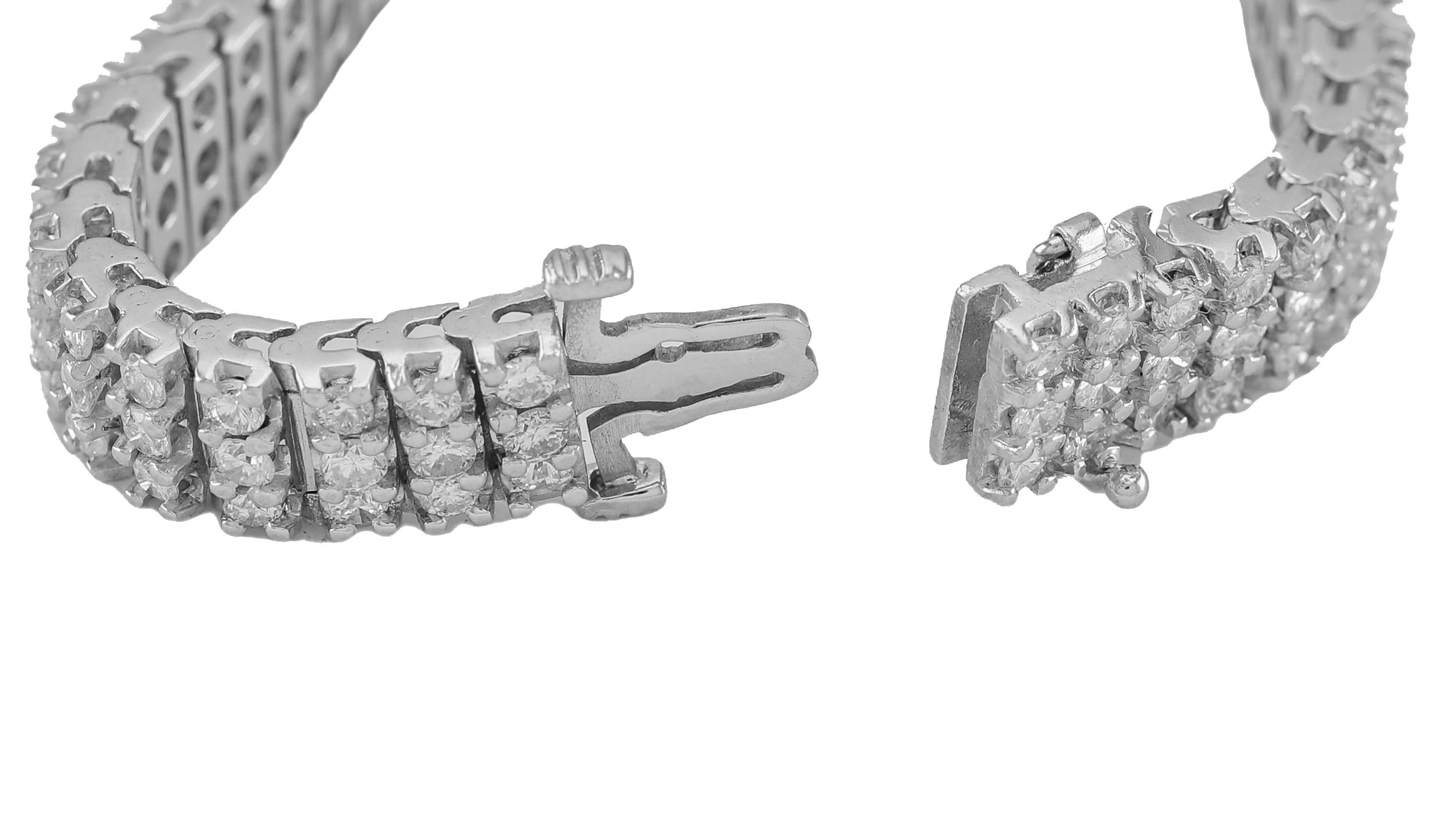 Pulsera de oro blanco con tres filas de diamantes de 7,50 quilates Corte redondo en venta