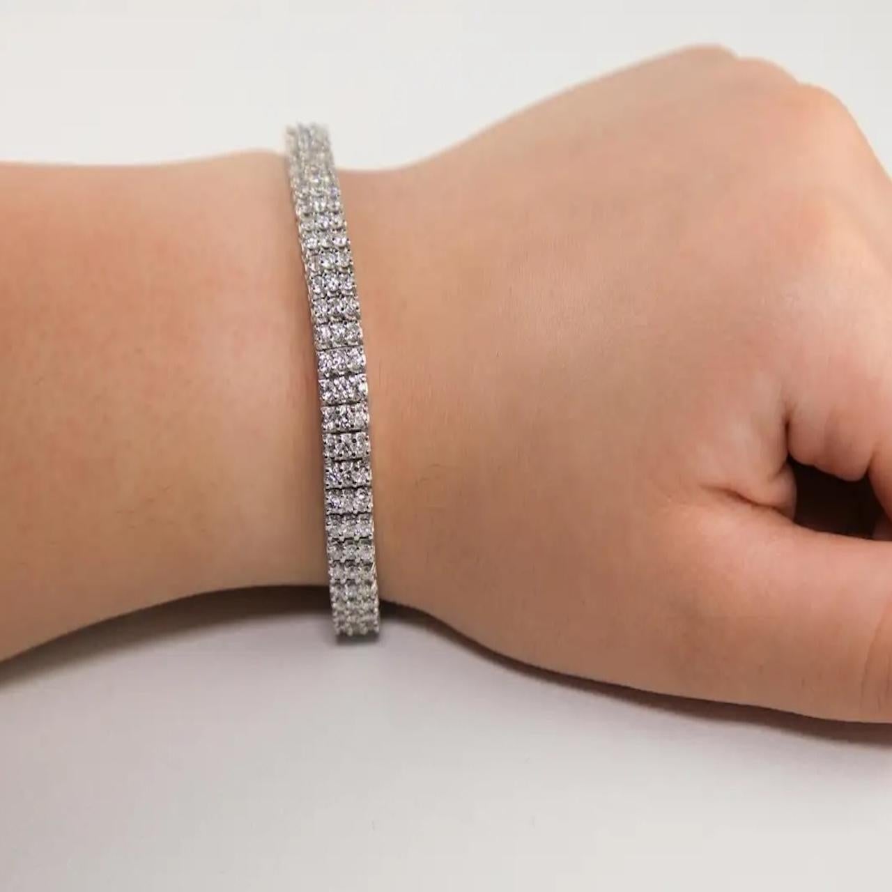 Bracelet de tennis à trois rangs en or blanc serti de diamants de haute qualité (7,50 ct), poids lourd Pour femmes en vente